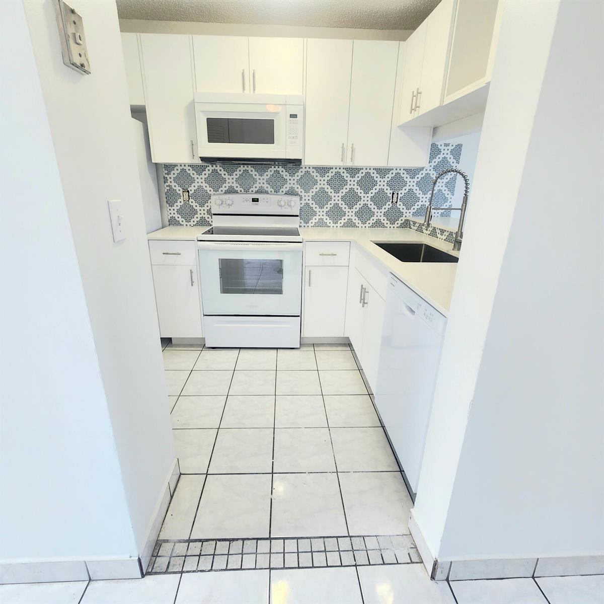 Listing photo 4 for 11684 NW 39th Street, Coral Springs, FL, 33065