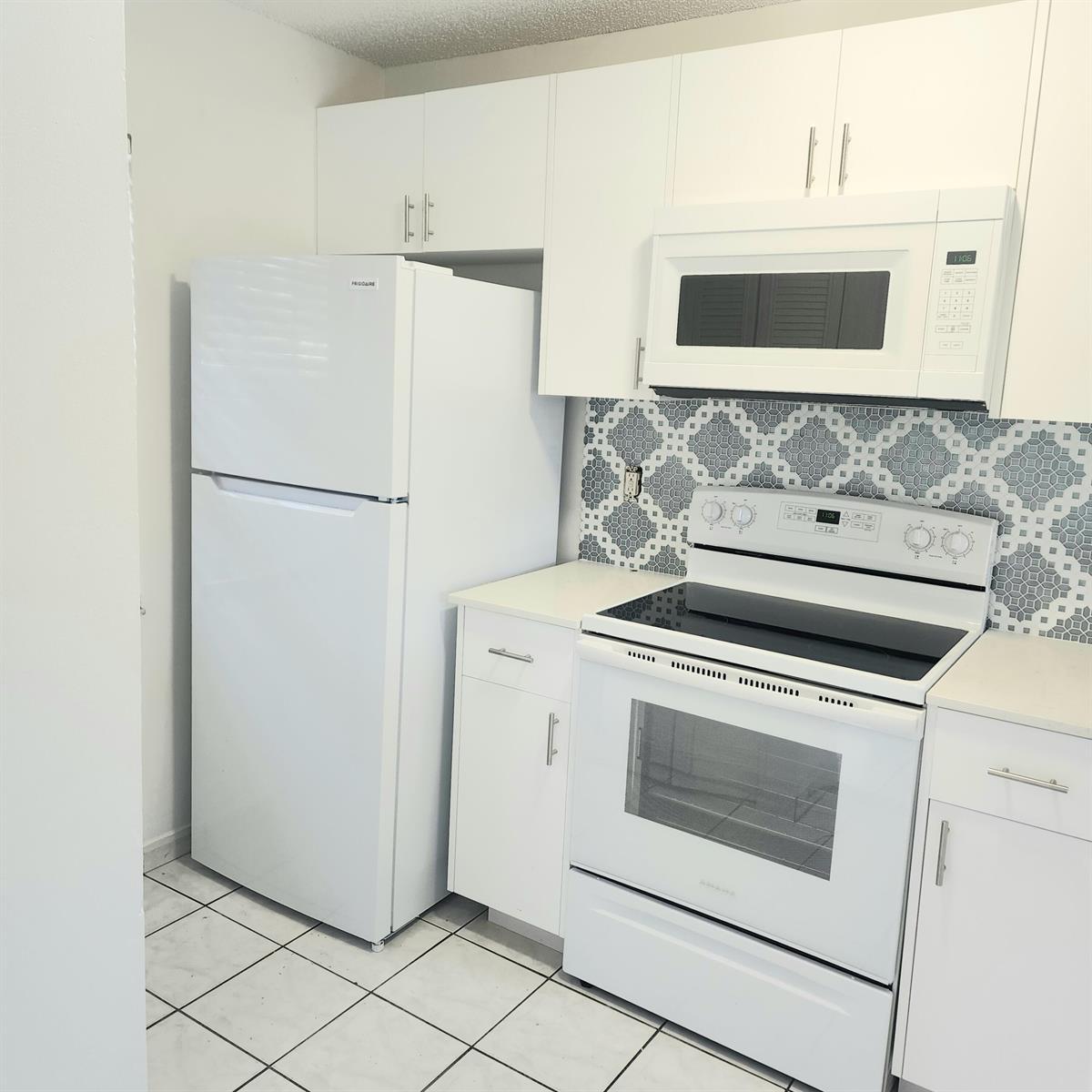 Listing photo 5 for 11684 NW 39th Street, Coral Springs, FL, 33065