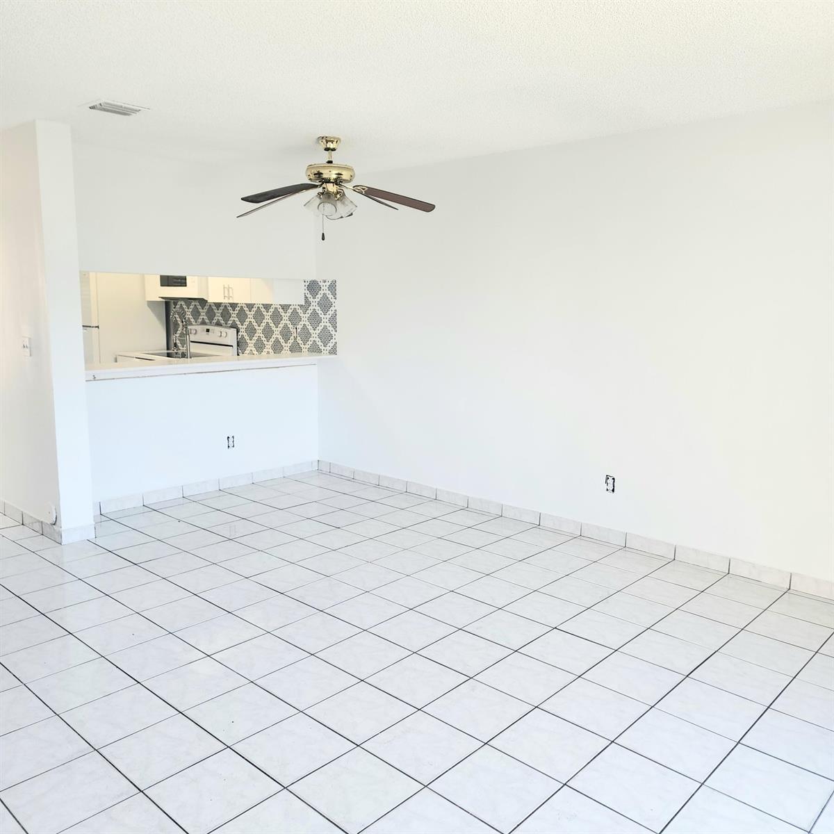 Listing photo 7 for 11684 NW 39th Street, Coral Springs, FL, 33065