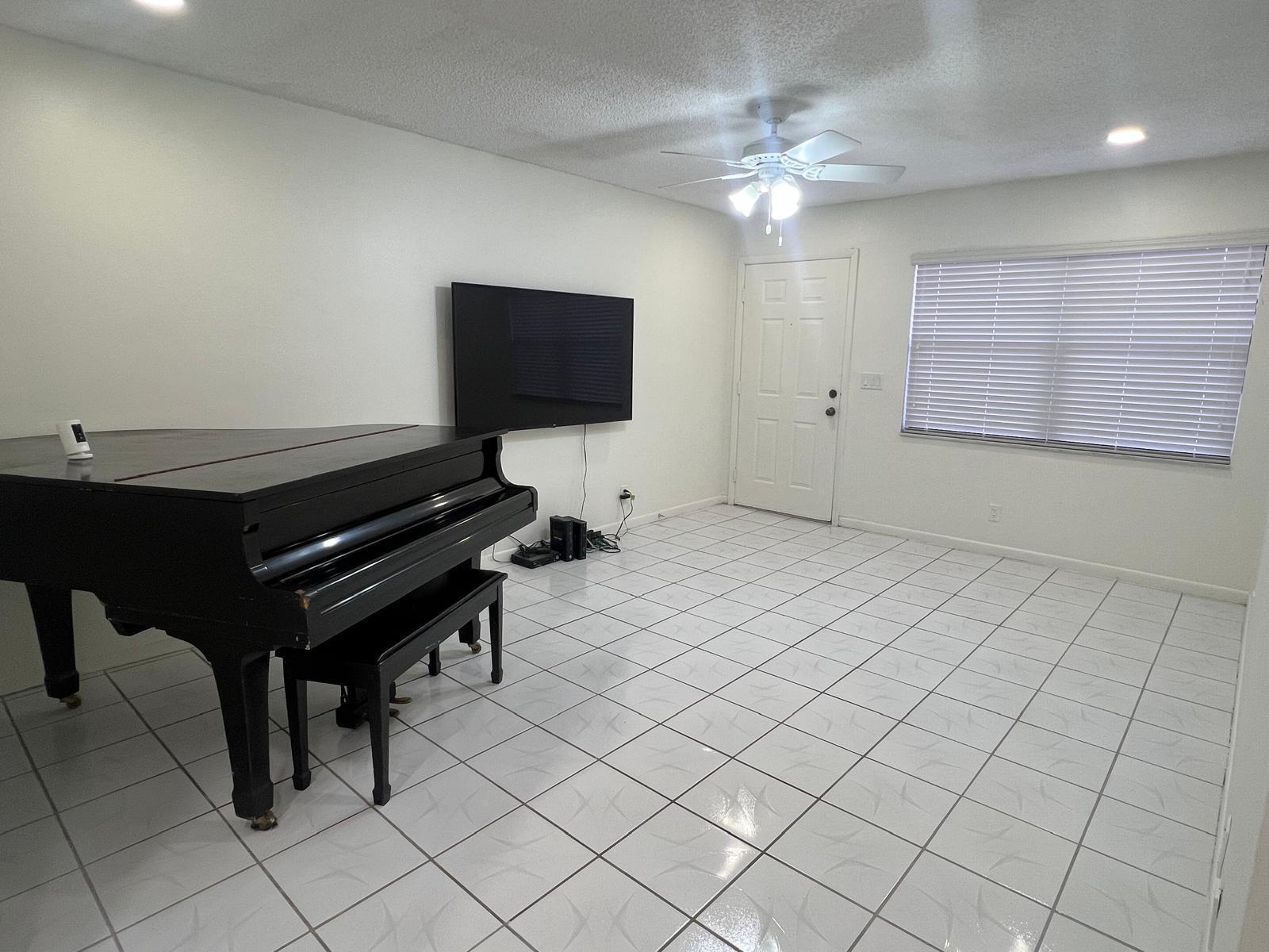 Listing photo 2 for 3294 NW 104TH Avenue Unit#3294, Coral Springs, FL, 33065