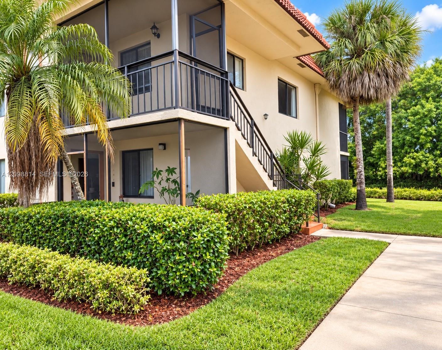 Listing photo 2 for 341 Lakeview Dr Unit#104, Weston, FL, 33326