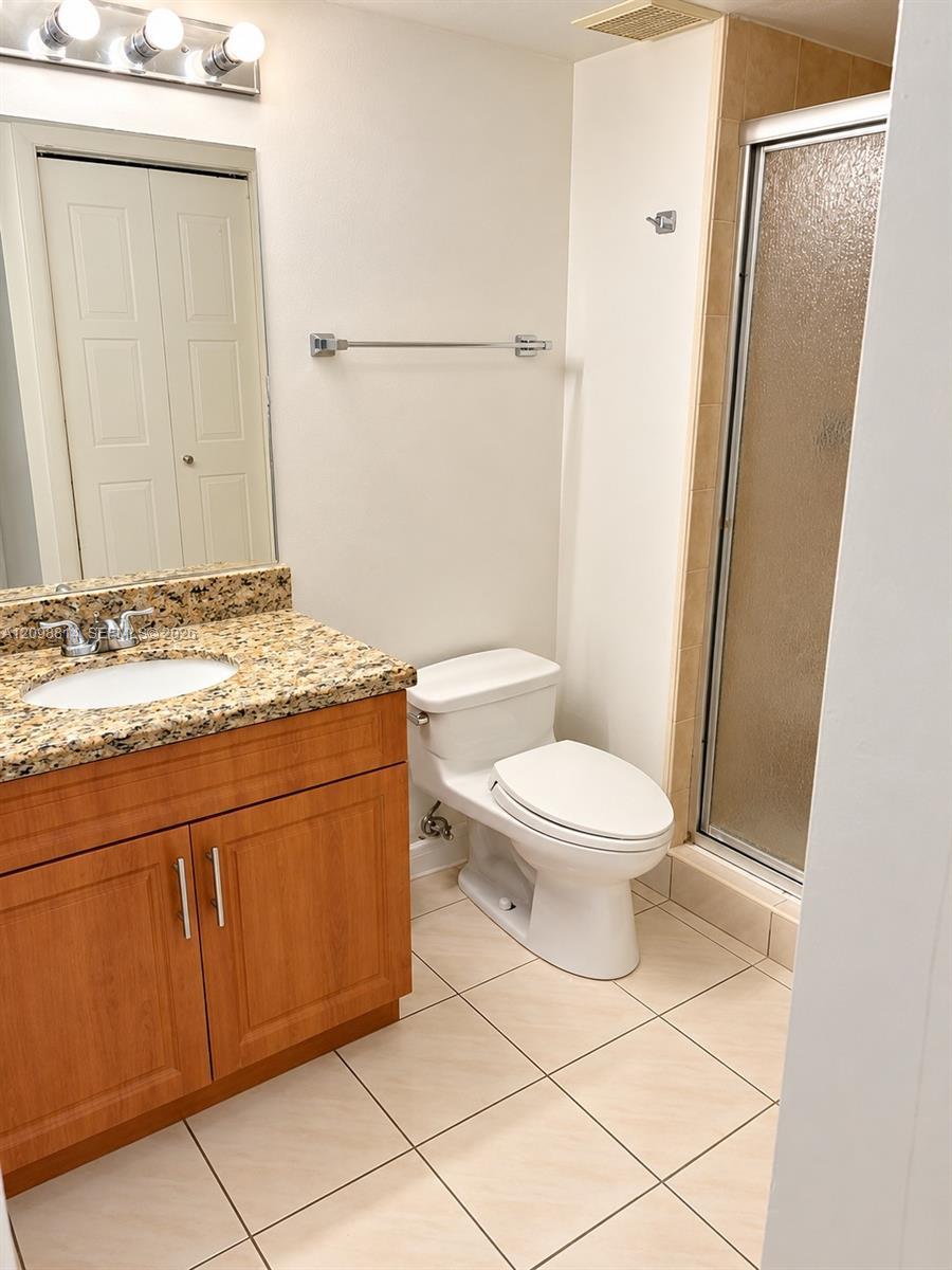 Listing photo 4 for 341 Lakeview Dr Unit#104, Weston, FL, 33326