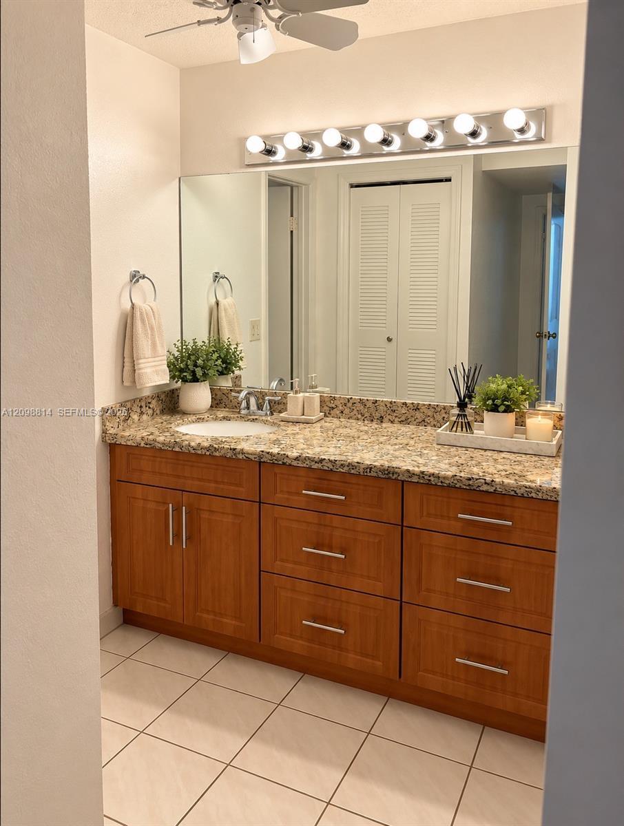 Listing photo 9 for 341 Lakeview Dr Unit#104, Weston, FL, 33326