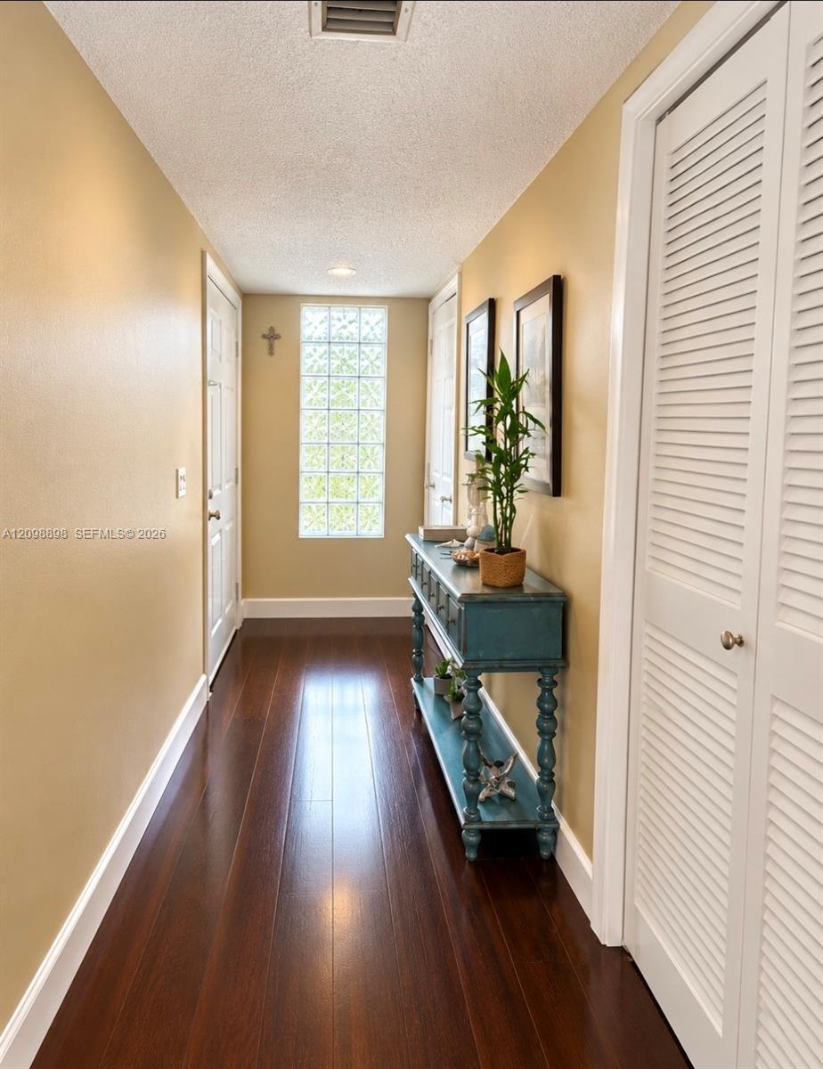 Listing photo 2 for 16581 Blatt Blvd Unit#204, Weston, FL, 33326
