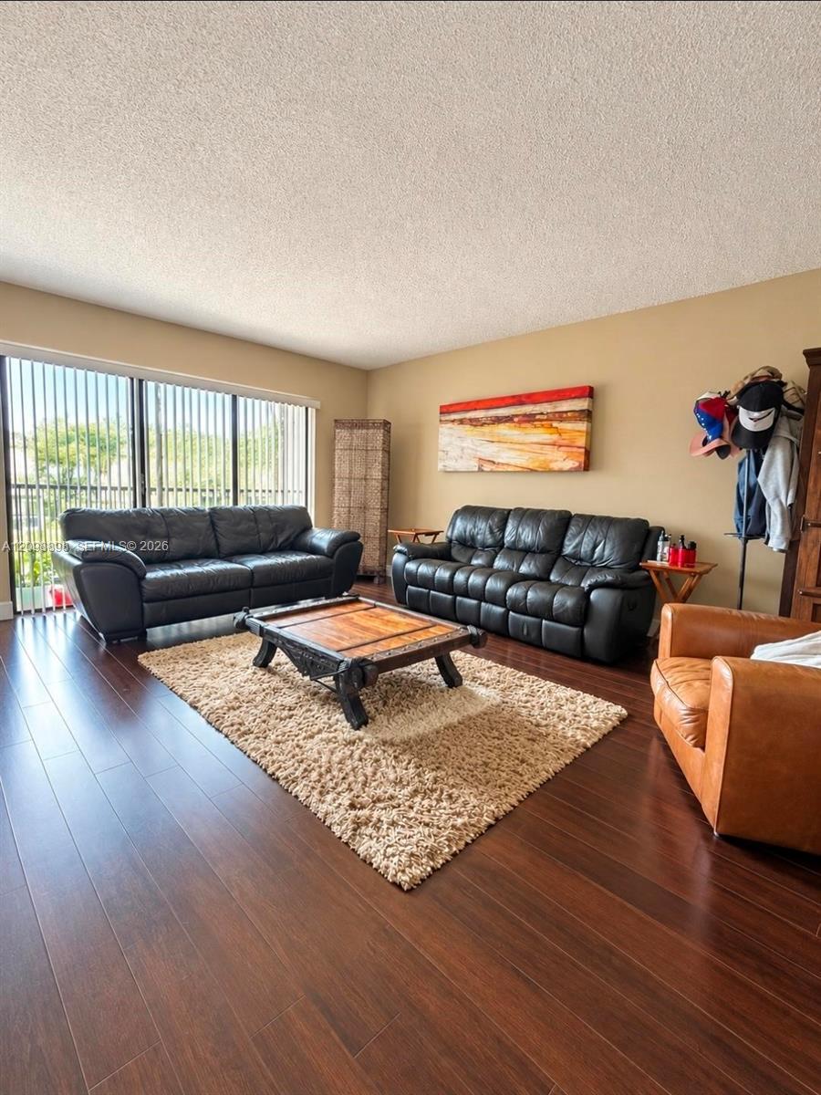 Listing photo 3 for 16581 Blatt Blvd Unit#204, Weston, FL, 33326