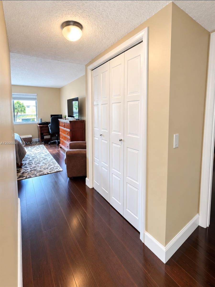 Listing photo 5 for 16581 Blatt Blvd Unit#204, Weston, FL, 33326