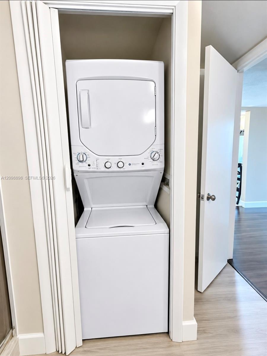 Listing photo 9 for 16581 Blatt Blvd Unit#204, Weston, FL, 33326
