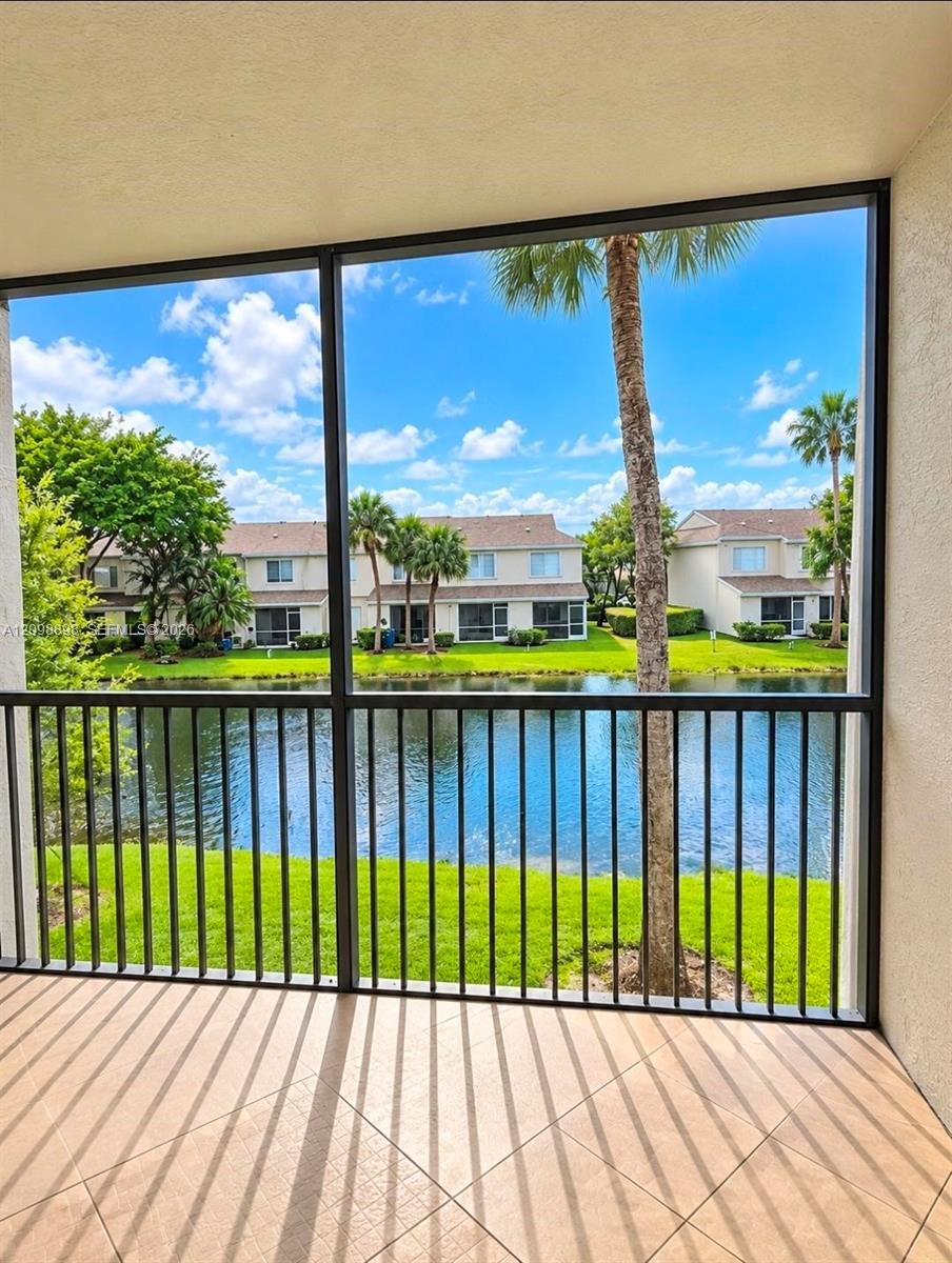 Listing photo 10 for 16581 Blatt Blvd Unit#204, Weston, FL, 33326