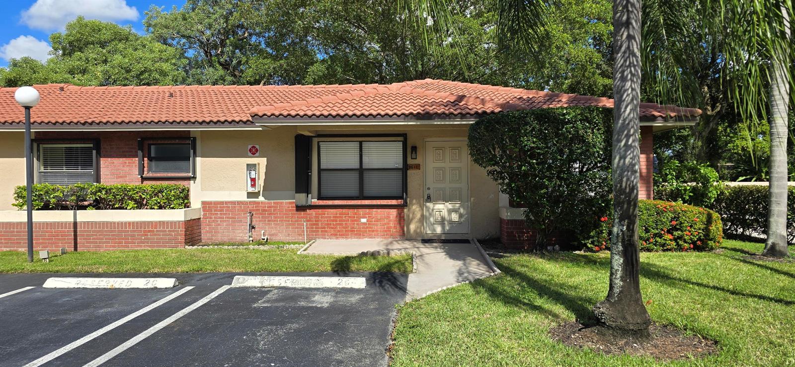 Listing photo 1 for 9611 NW 4th Street Unit#2C, Coral Springs, FL, 33071