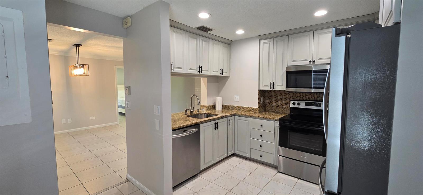 Listing photo 5 for 9611 NW 4th Street Unit#2C, Coral Springs, FL, 33071