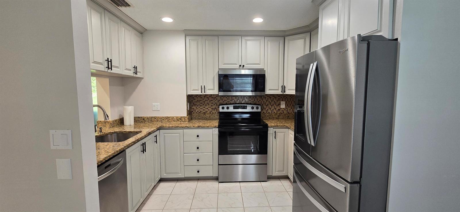 Listing photo 6 for 9611 NW 4th Street Unit#2C, Coral Springs, FL, 33071