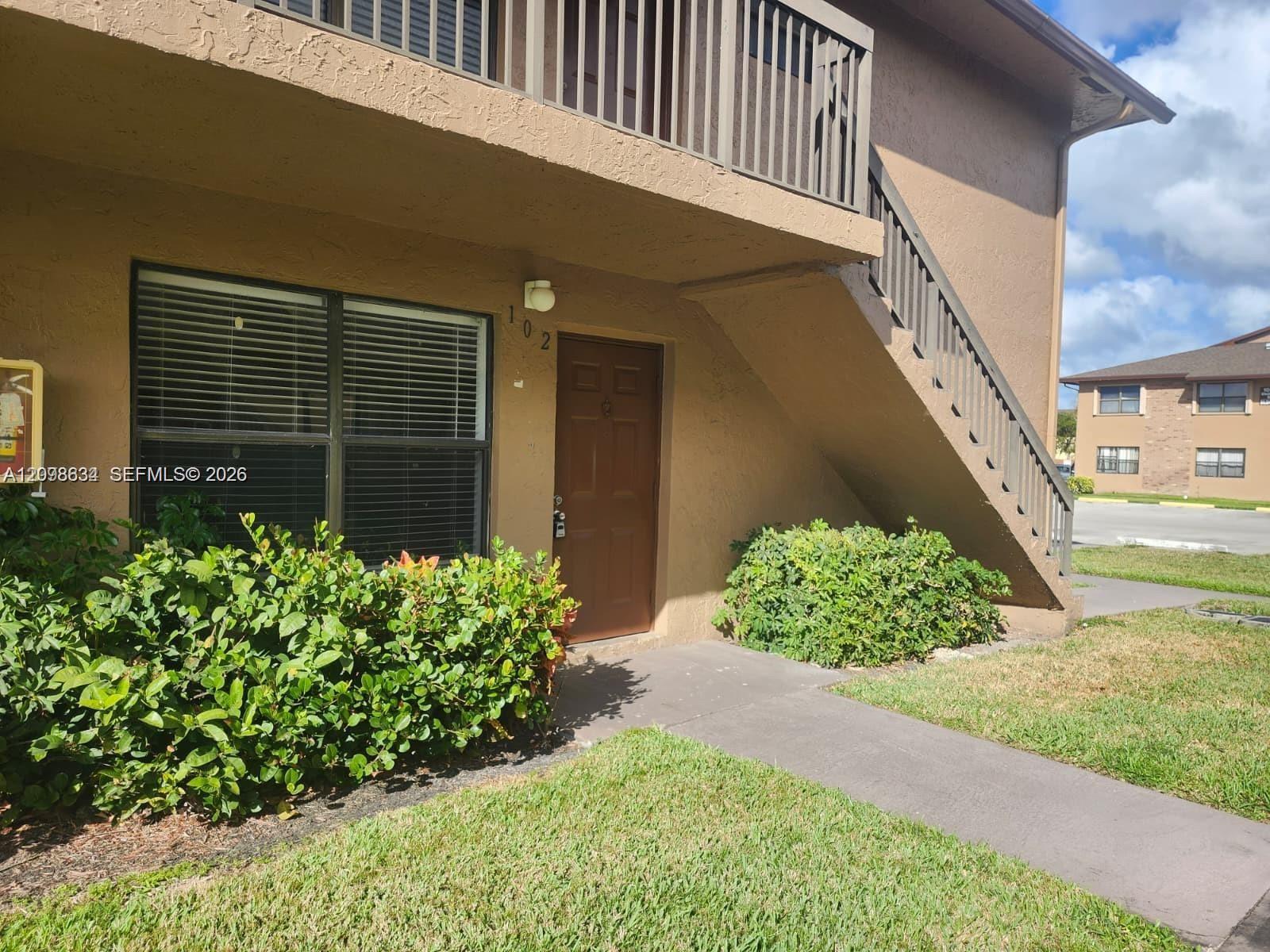 Listing photo 2 for 10037 Winding Lake Rd Unit#102, Sunrise, FL, 33351