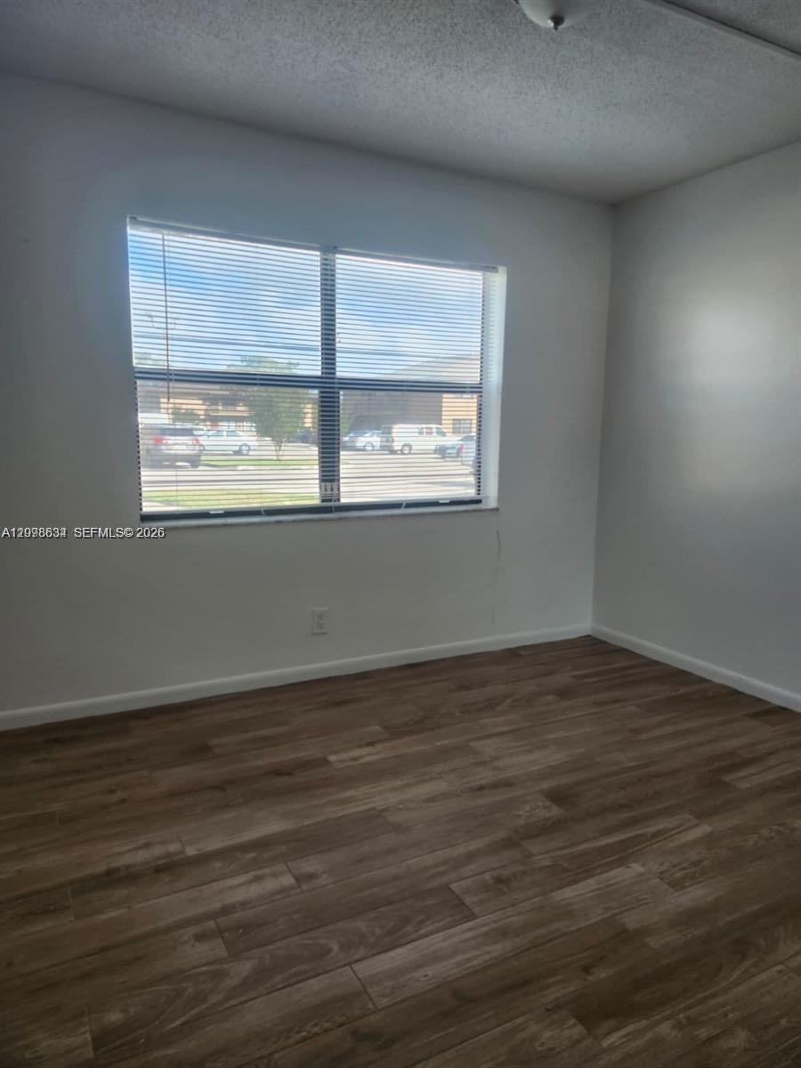 Listing photo 4 for 10037 Winding Lake Rd Unit#102, Sunrise, FL, 33351