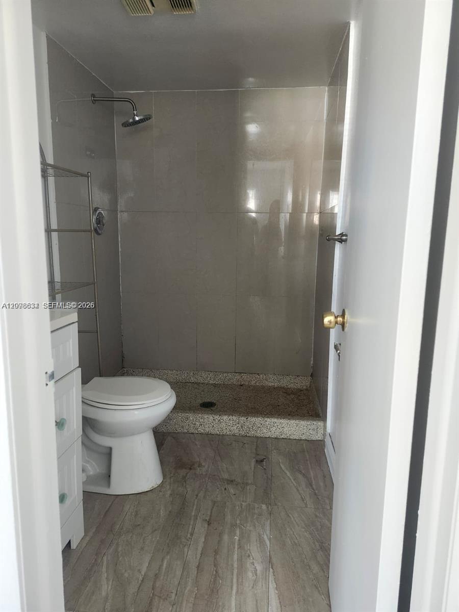 Listing photo 6 for 10037 Winding Lake Rd Unit#102, Sunrise, FL, 33351