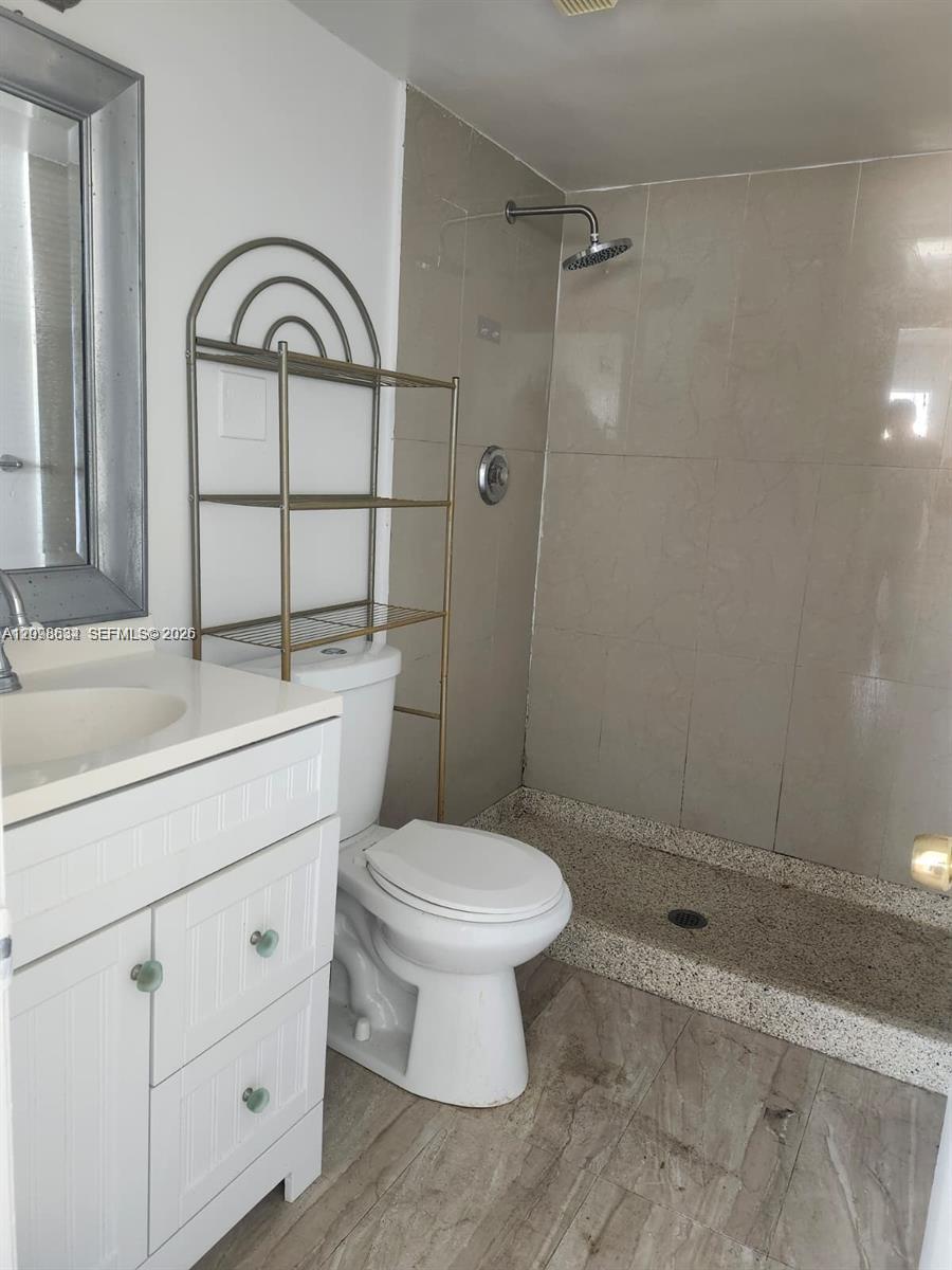 Listing photo 8 for 10037 Winding Lake Rd Unit#102, Sunrise, FL, 33351