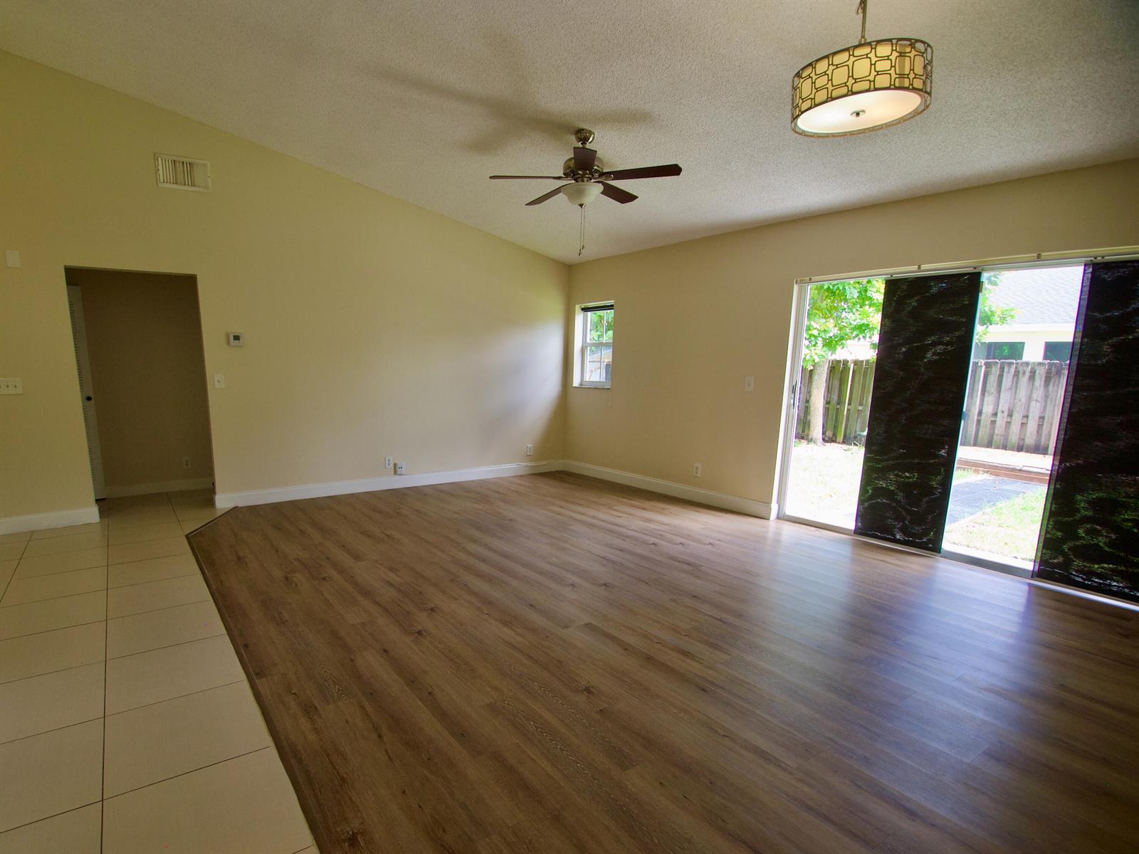 Listing photo 12 for 9471 NW 52ND Street, Sunrise, FL, 33351
