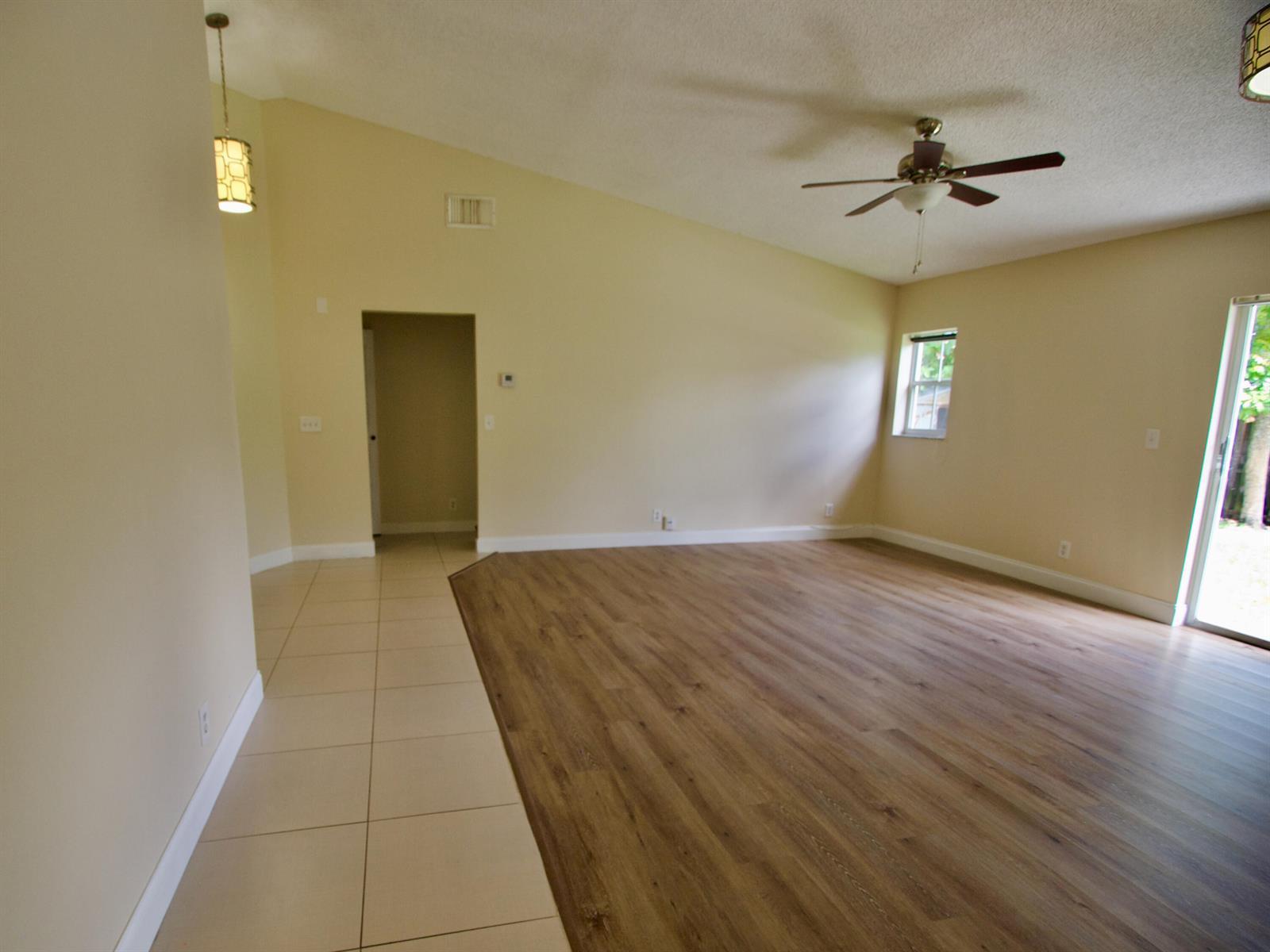 Listing photo 13 for 9471 NW 52ND Street, Sunrise, FL, 33351