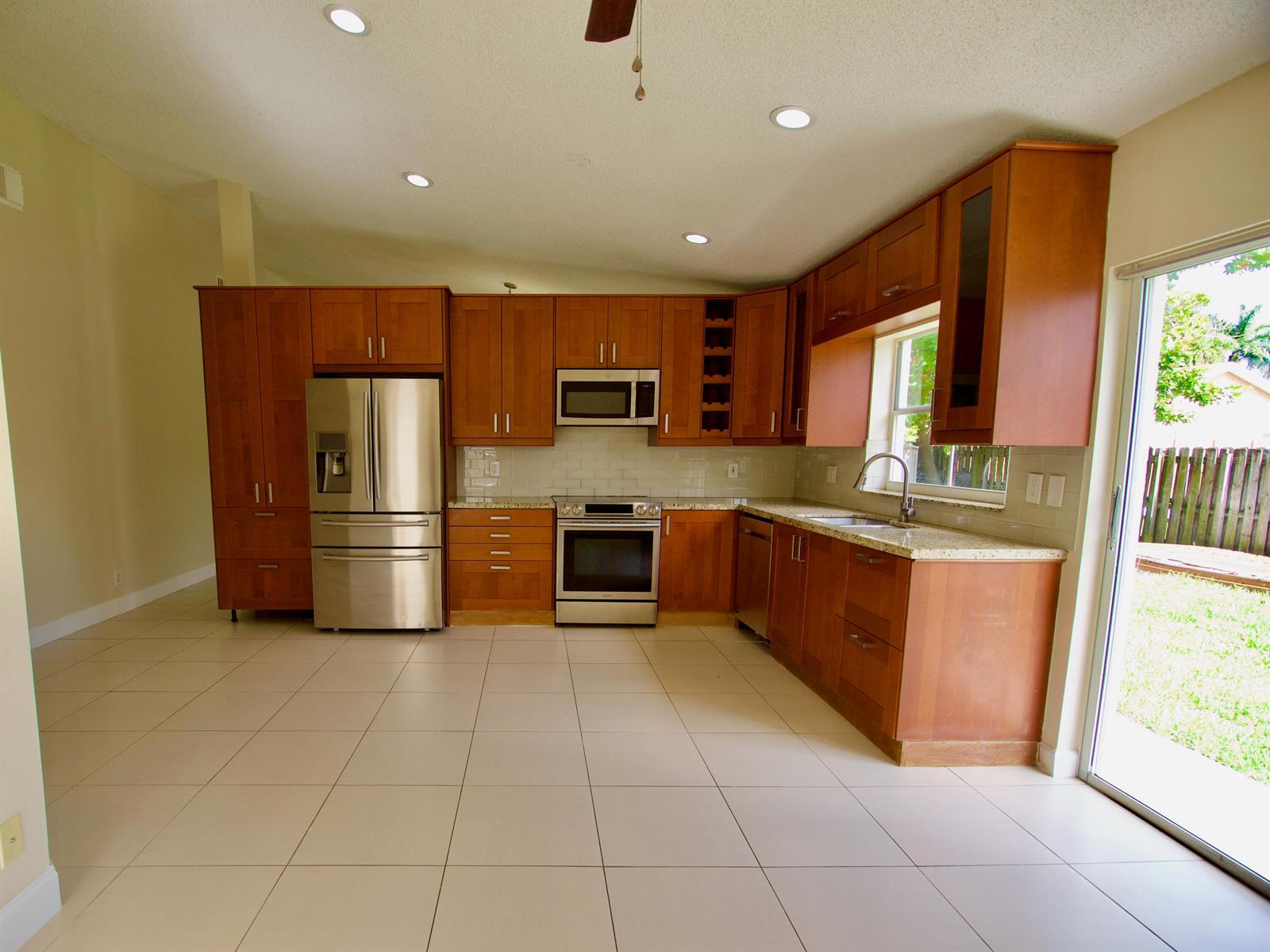 Listing photo 15 for 9471 NW 52ND Street, Sunrise, FL, 33351