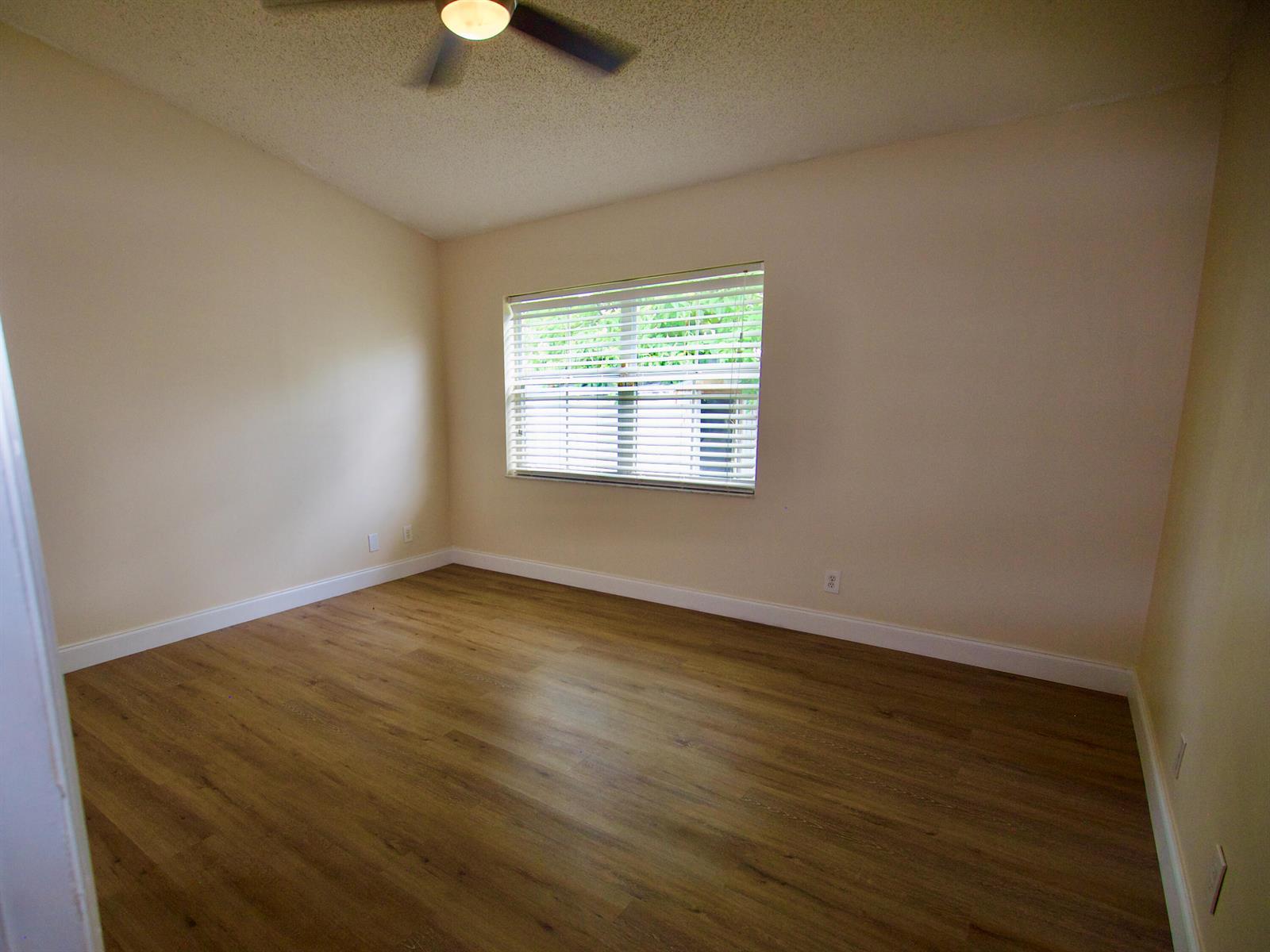 Listing photo 9 for 9471 NW 52ND Street, Sunrise, FL, 33351