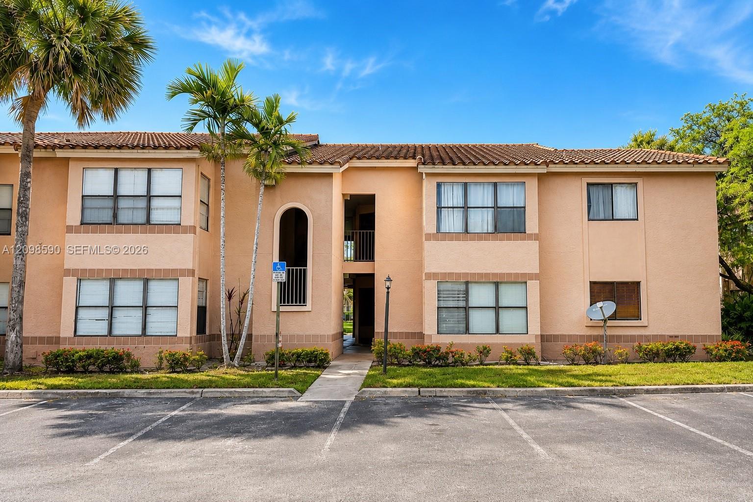 Listing photo 1 for 2986 S University Dr Unit#8108, Davie, FL, 33328