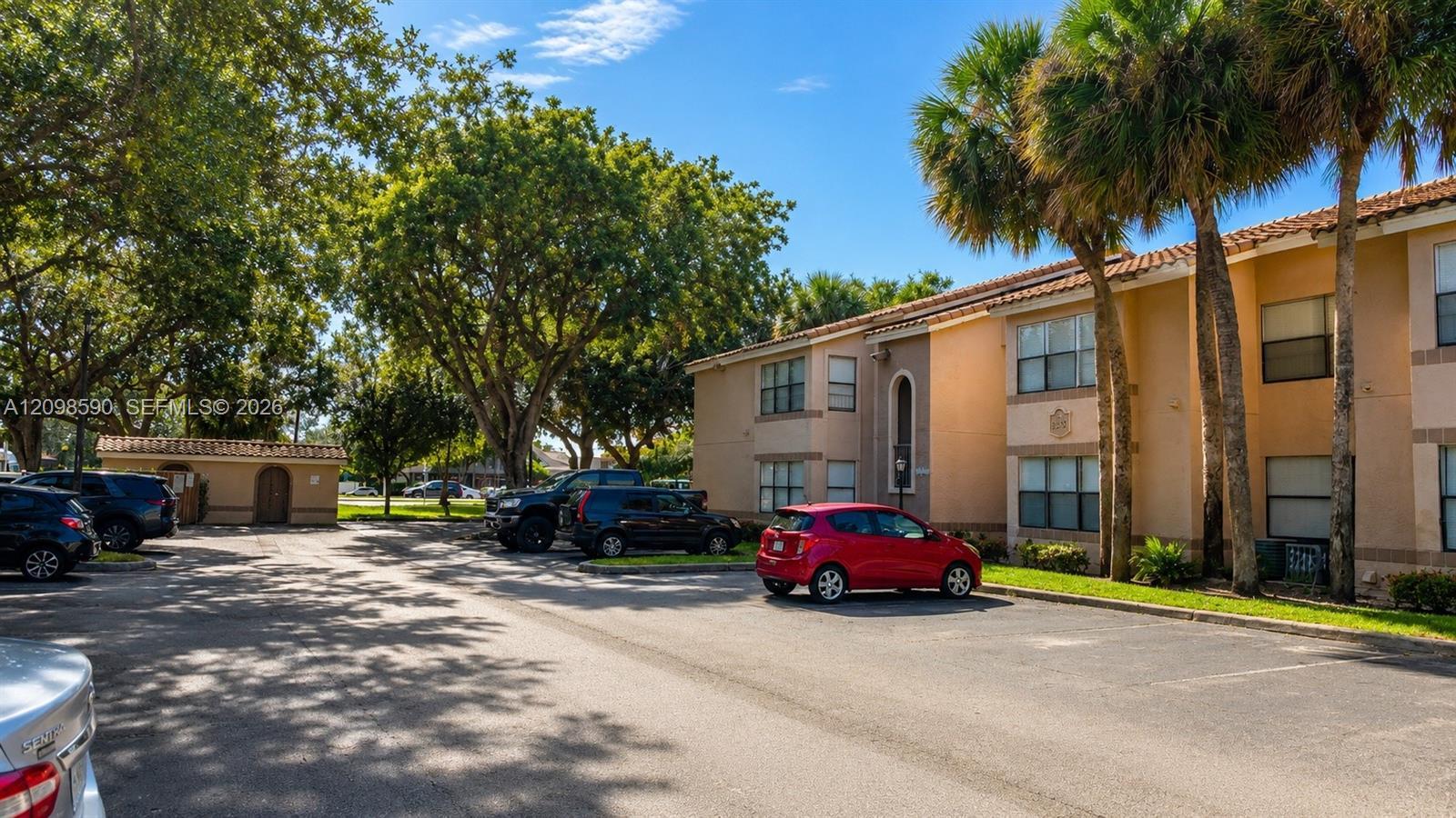 Listing photo 2 for 2986 S University Dr Unit#8108, Davie, FL, 33328
