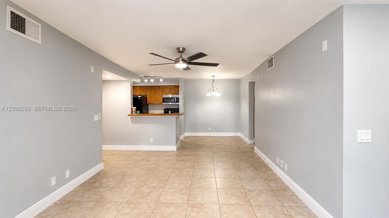 Listing photo 5 for 2986 S University Dr Unit#8108, Davie, FL, 33328