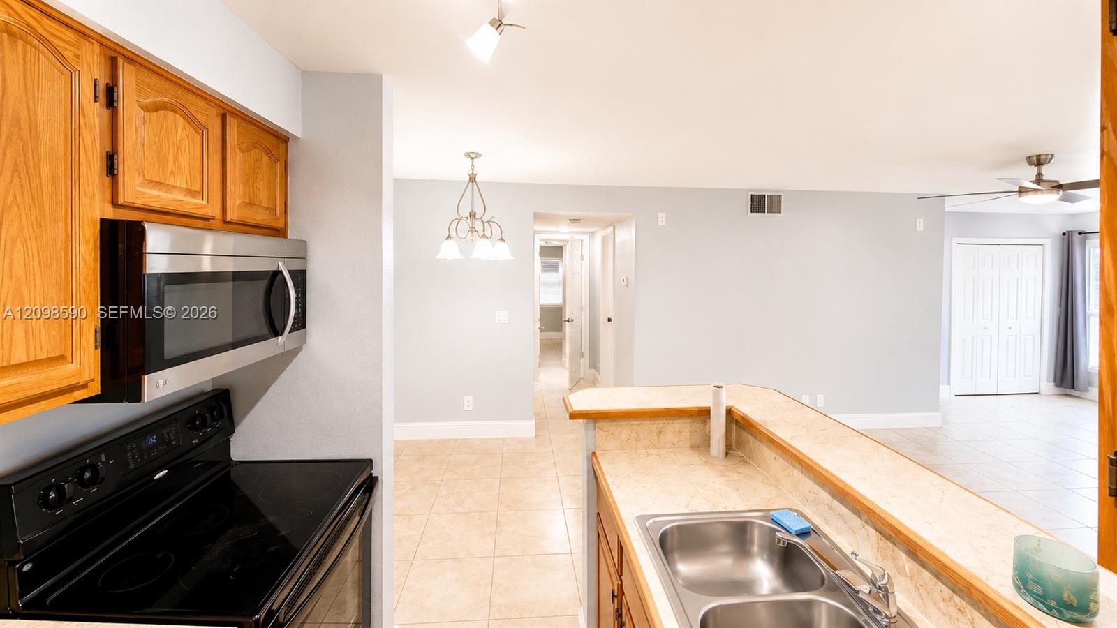 Listing photo 7 for 2986 S University Dr Unit#8108, Davie, FL, 33328