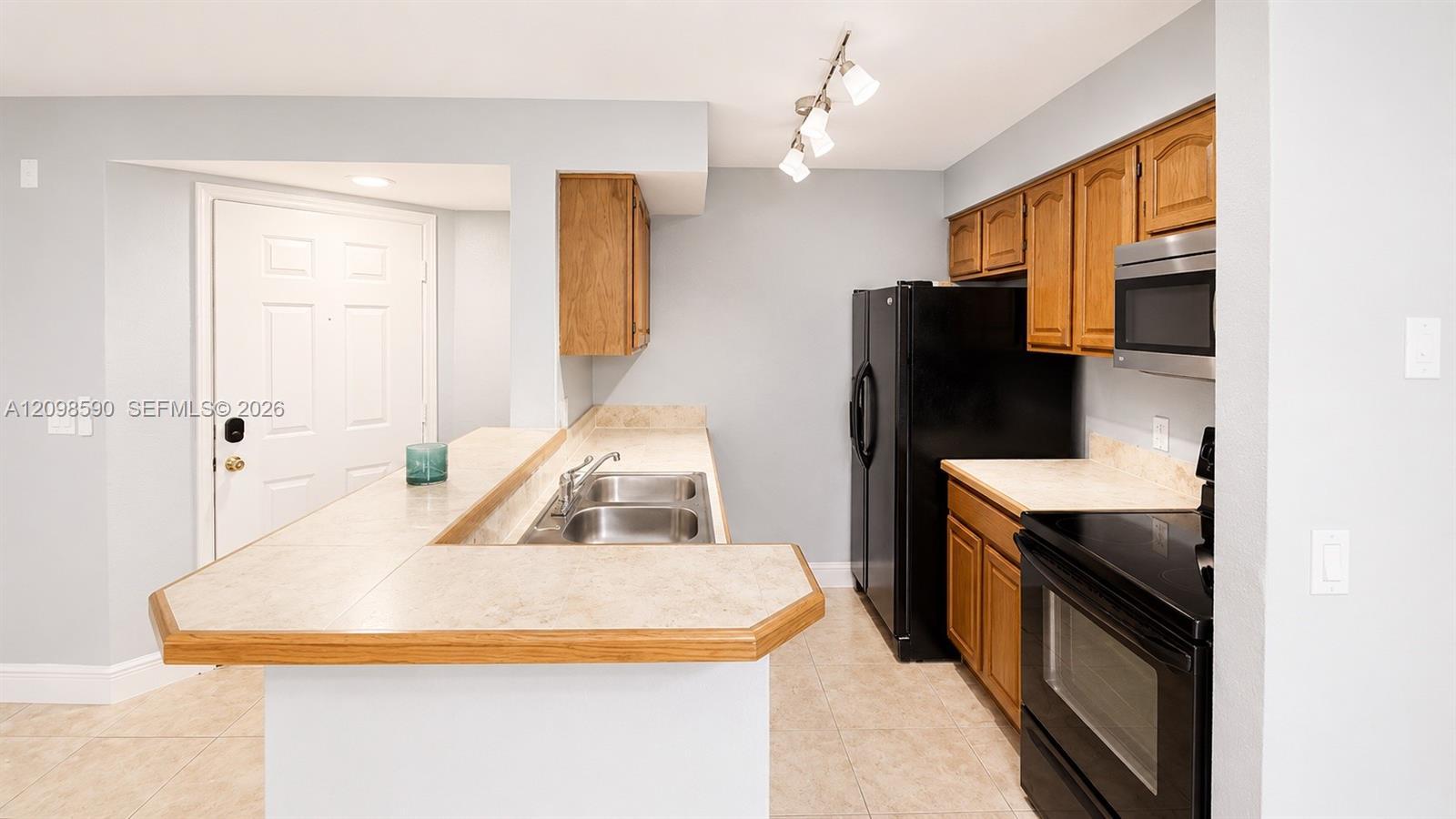 Listing photo 9 for 2986 S University Dr Unit#8108, Davie, FL, 33328