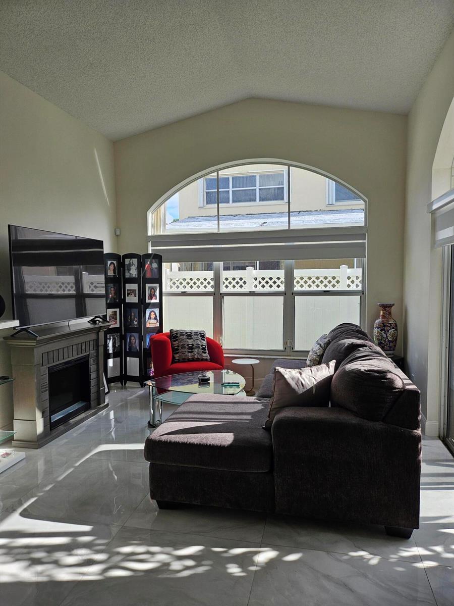 Listing photo 4 for 11034 NW 46TH Drive, Coral Springs, FL, 33076