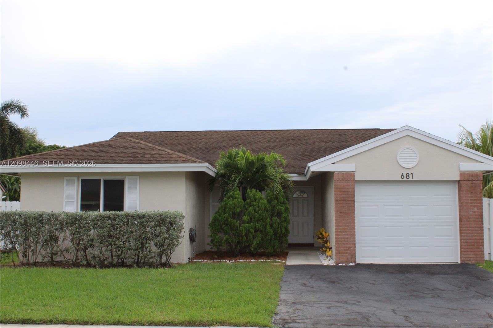 Listing photo 1 for 681 Pine Ridge Ter Unit#681, Davie, FL, 33325