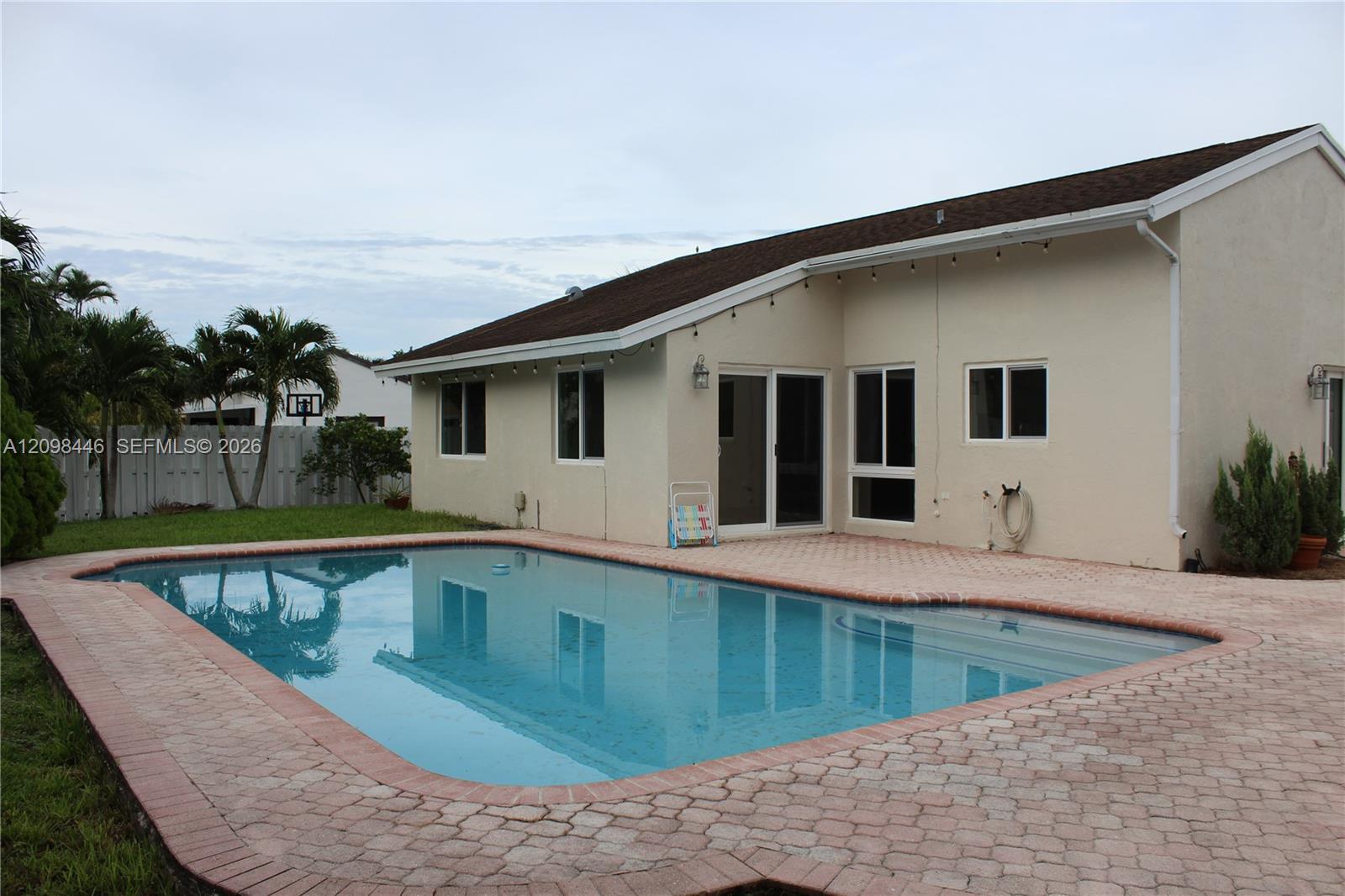 Listing photo 2 for 681 Pine Ridge Ter Unit#681, Davie, FL, 33325