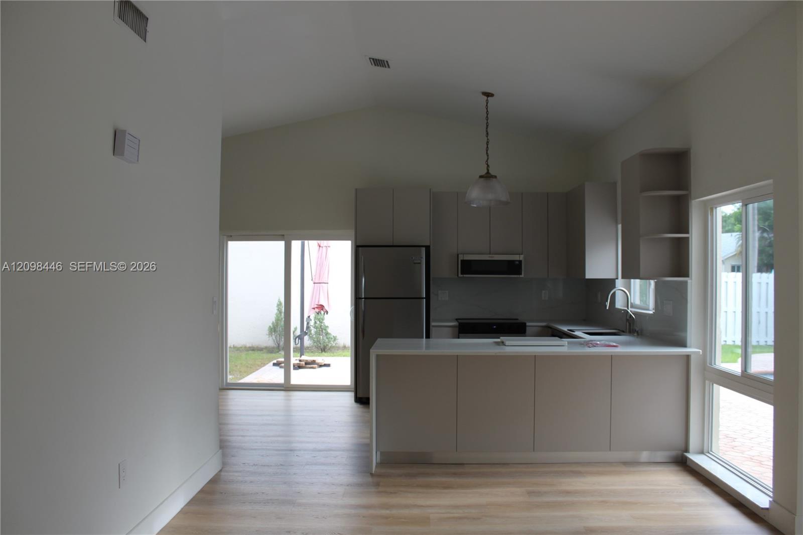 Listing photo 3 for 681 Pine Ridge Ter Unit#681, Davie, FL, 33325