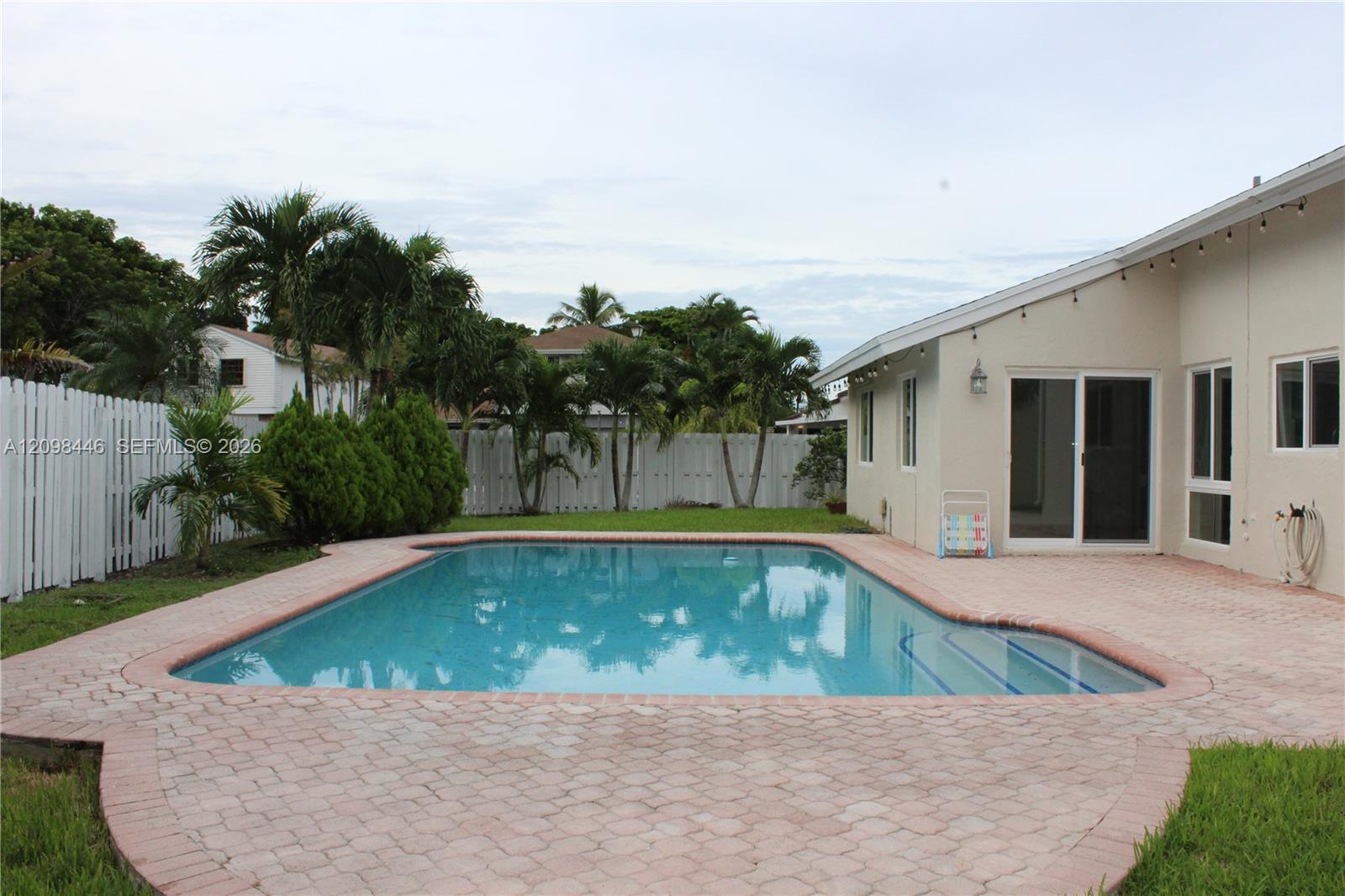 Listing photo 9 for 681 Pine Ridge Ter Unit#681, Davie, FL, 33325
