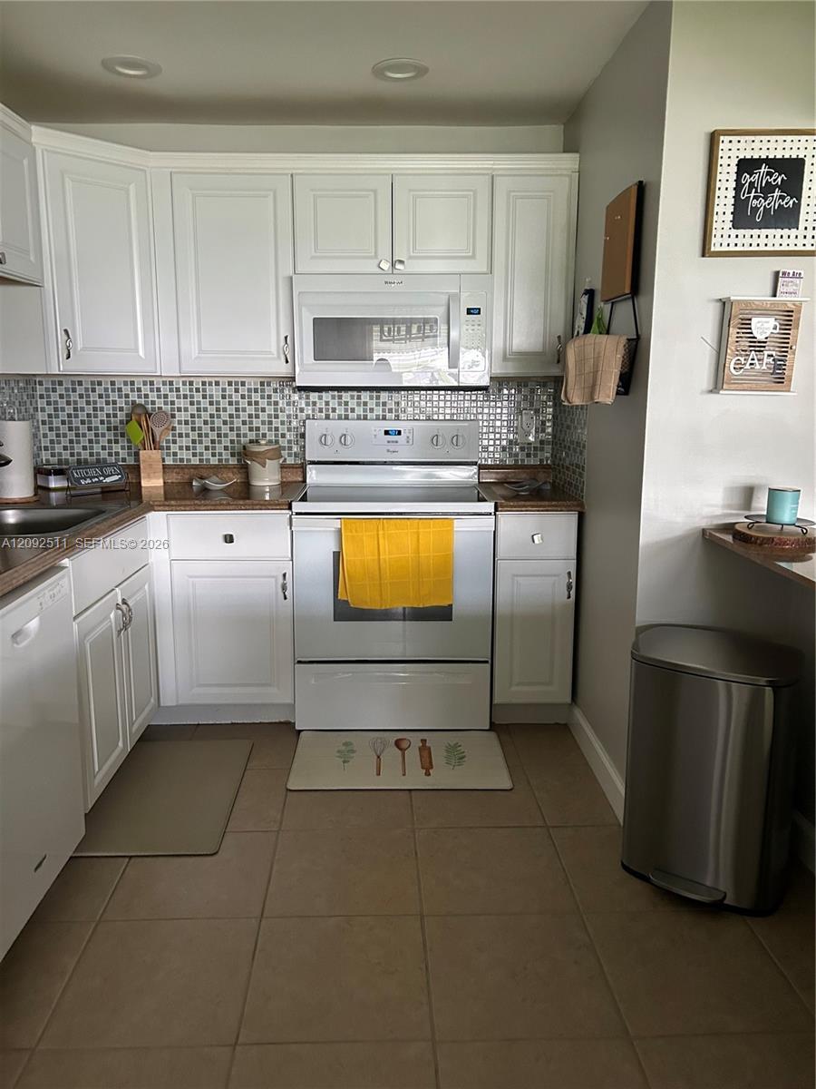 Listing photo 6 for 8534 NW 10th St Unit#C78, Plantation, FL, 33322