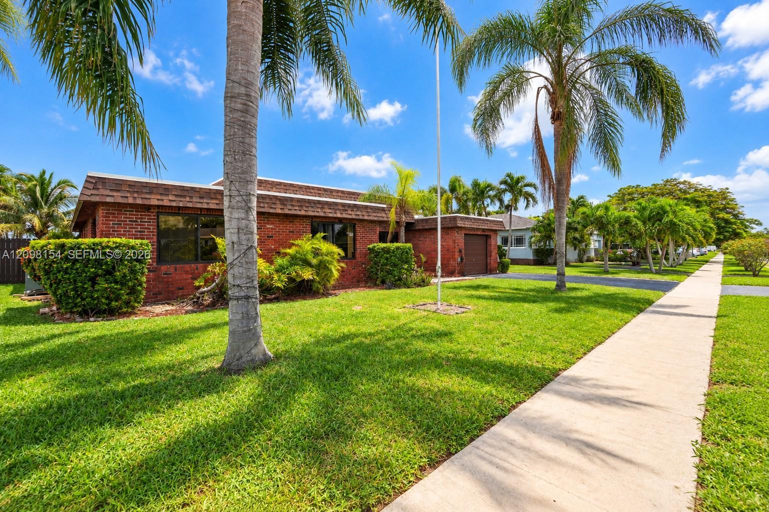 Listing photo 2 for 8131 NW 68th Ave, Tamarac, FL, 33321