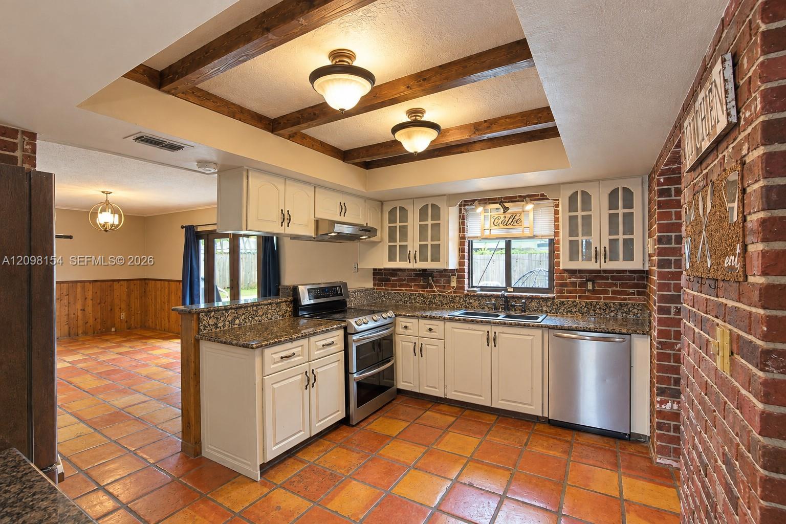 Listing photo 13 for 8131 NW 68th Ave, Tamarac, FL, 33321