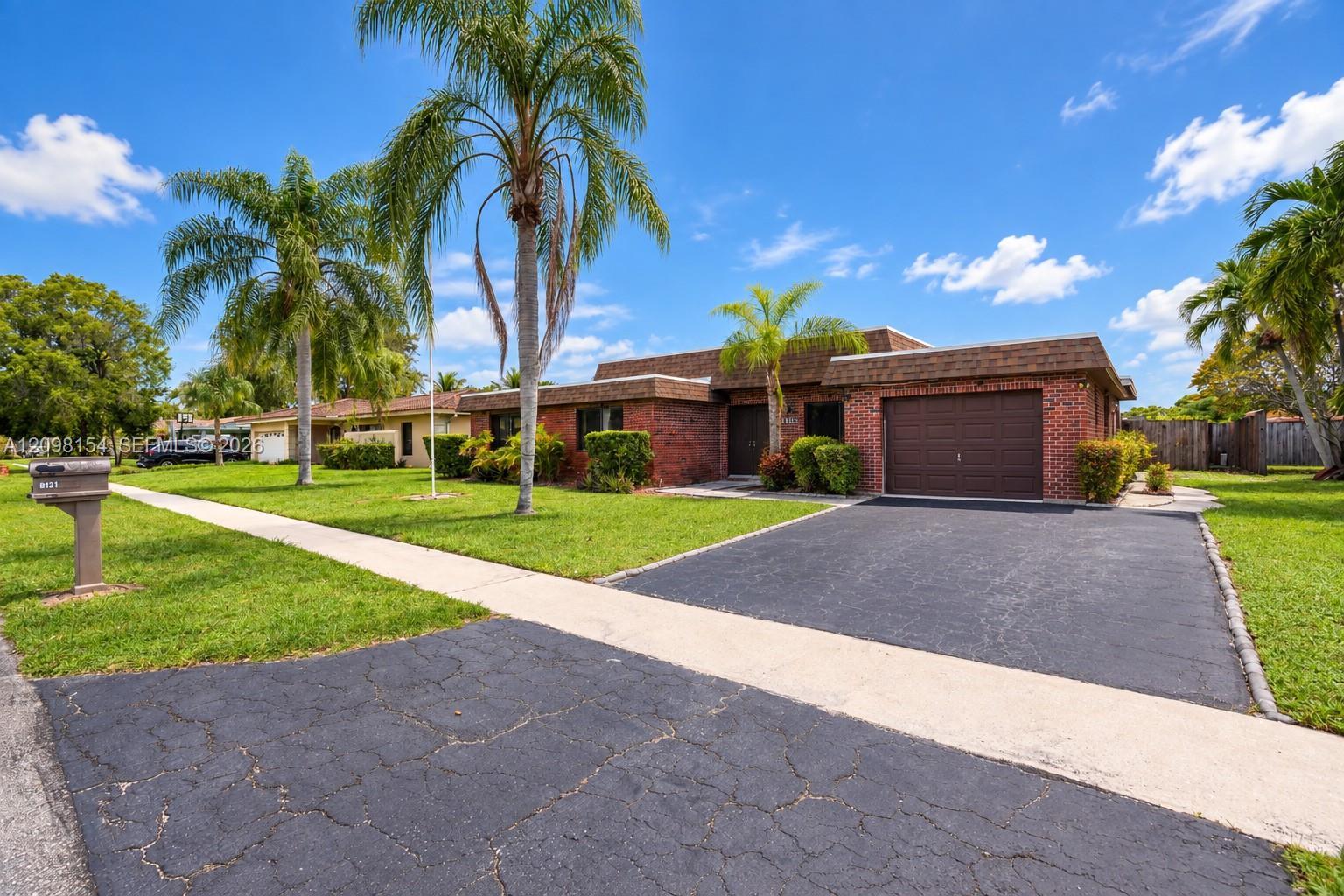 Listing photo 3 for 8131 NW 68th Ave, Tamarac, FL, 33321