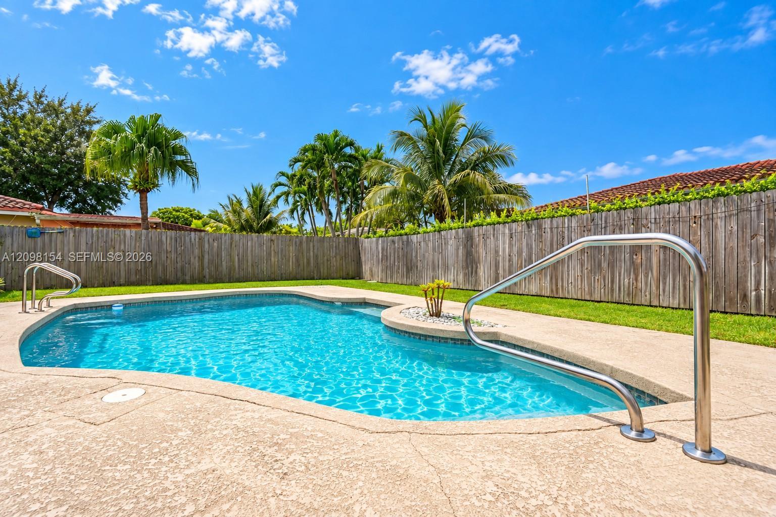 Listing photo 5 for 8131 NW 68th Ave, Tamarac, FL, 33321