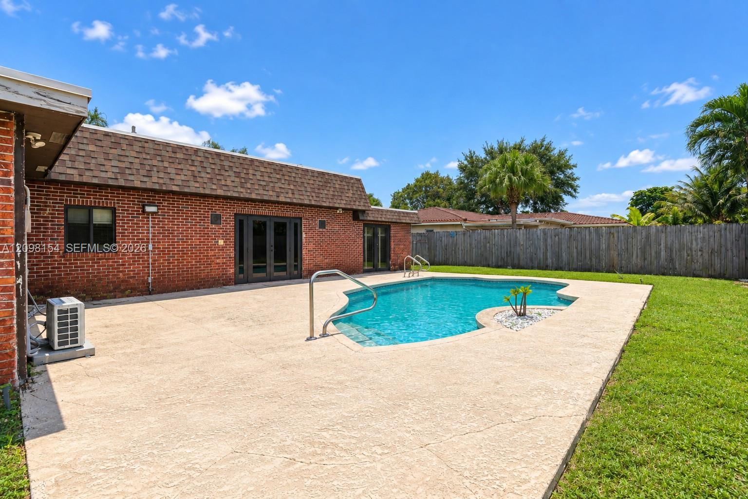 Listing photo 6 for 8131 NW 68th Ave, Tamarac, FL, 33321