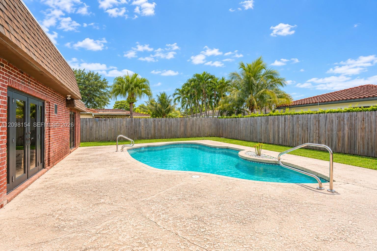 Listing photo 7 for 8131 NW 68th Ave, Tamarac, FL, 33321
