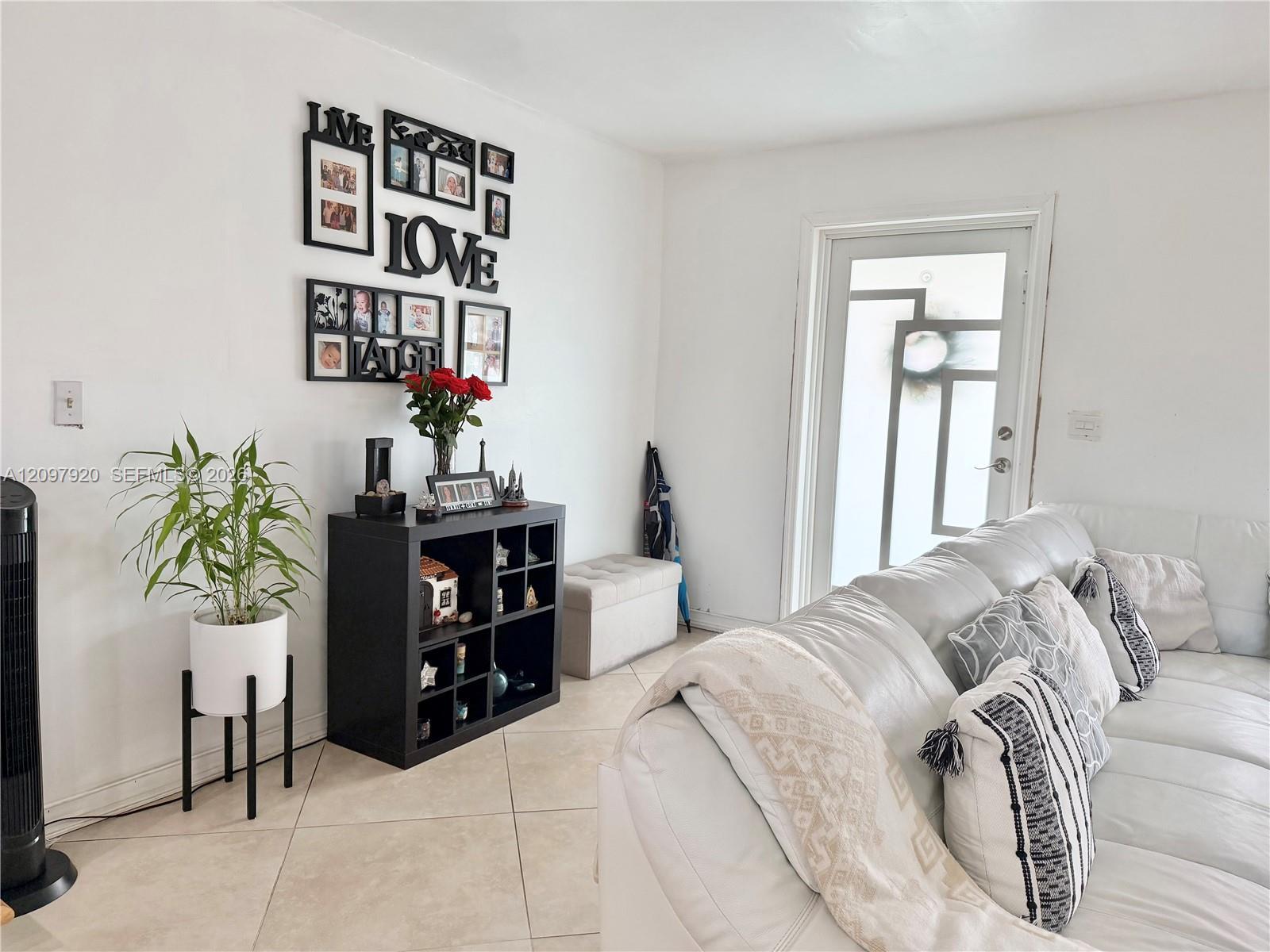 Listing photo 1 for 720 SW 64th Way, Pembroke Pines, FL, 33023