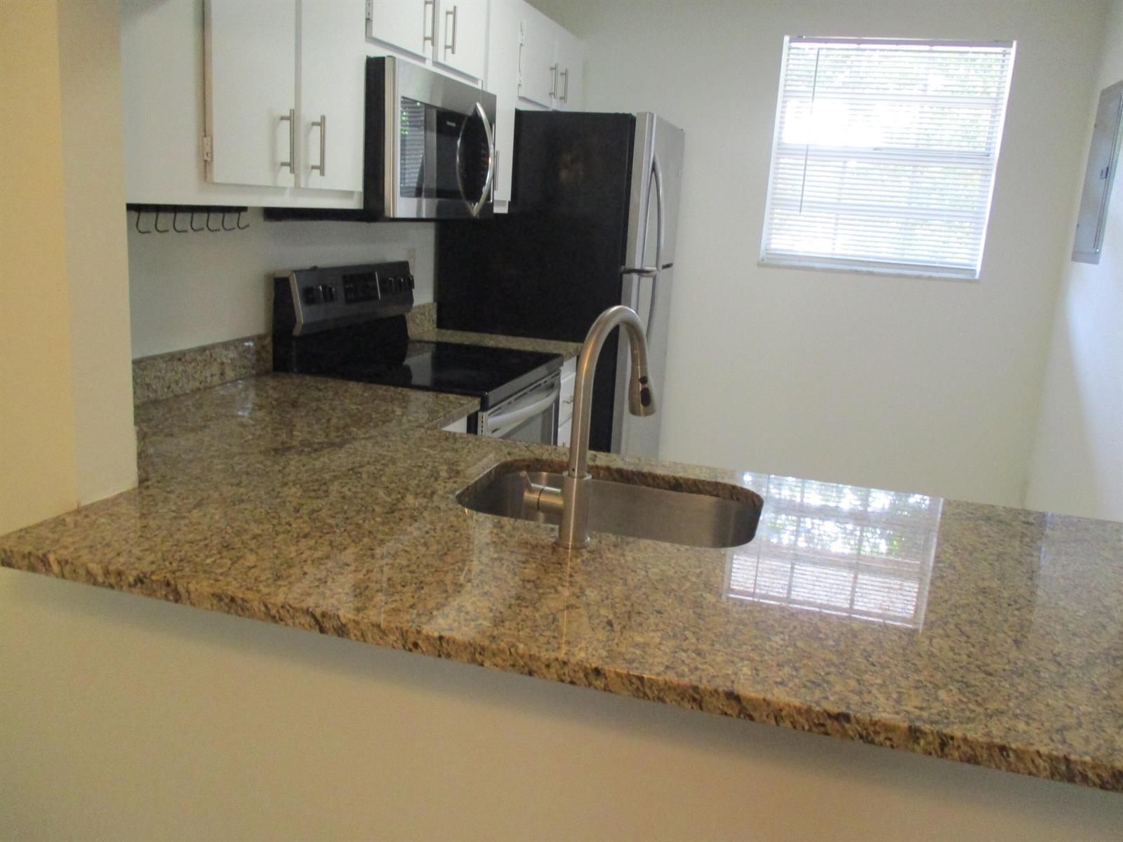 Listing photo 2 for 835 NW 103rd Terrace, Pembroke Pines, FL, 33026