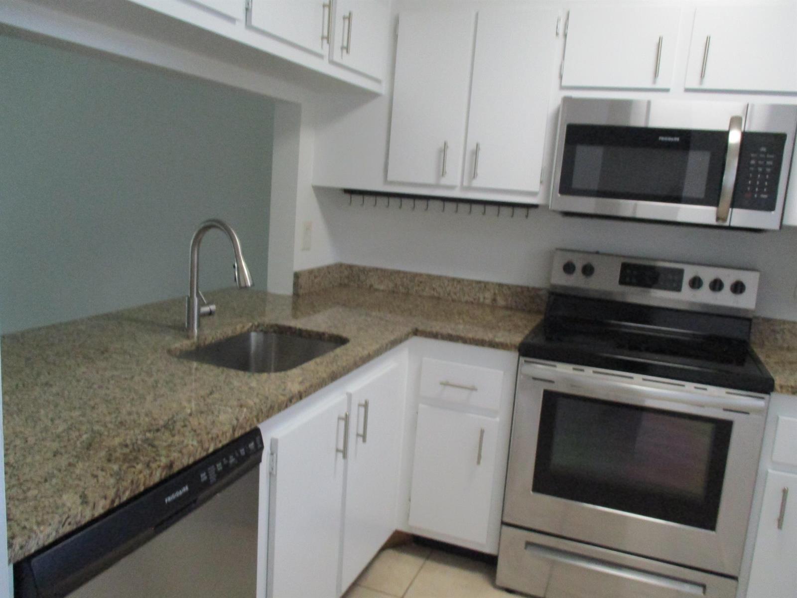 Listing photo 4 for 835 NW 103rd Terrace, Pembroke Pines, FL, 33026