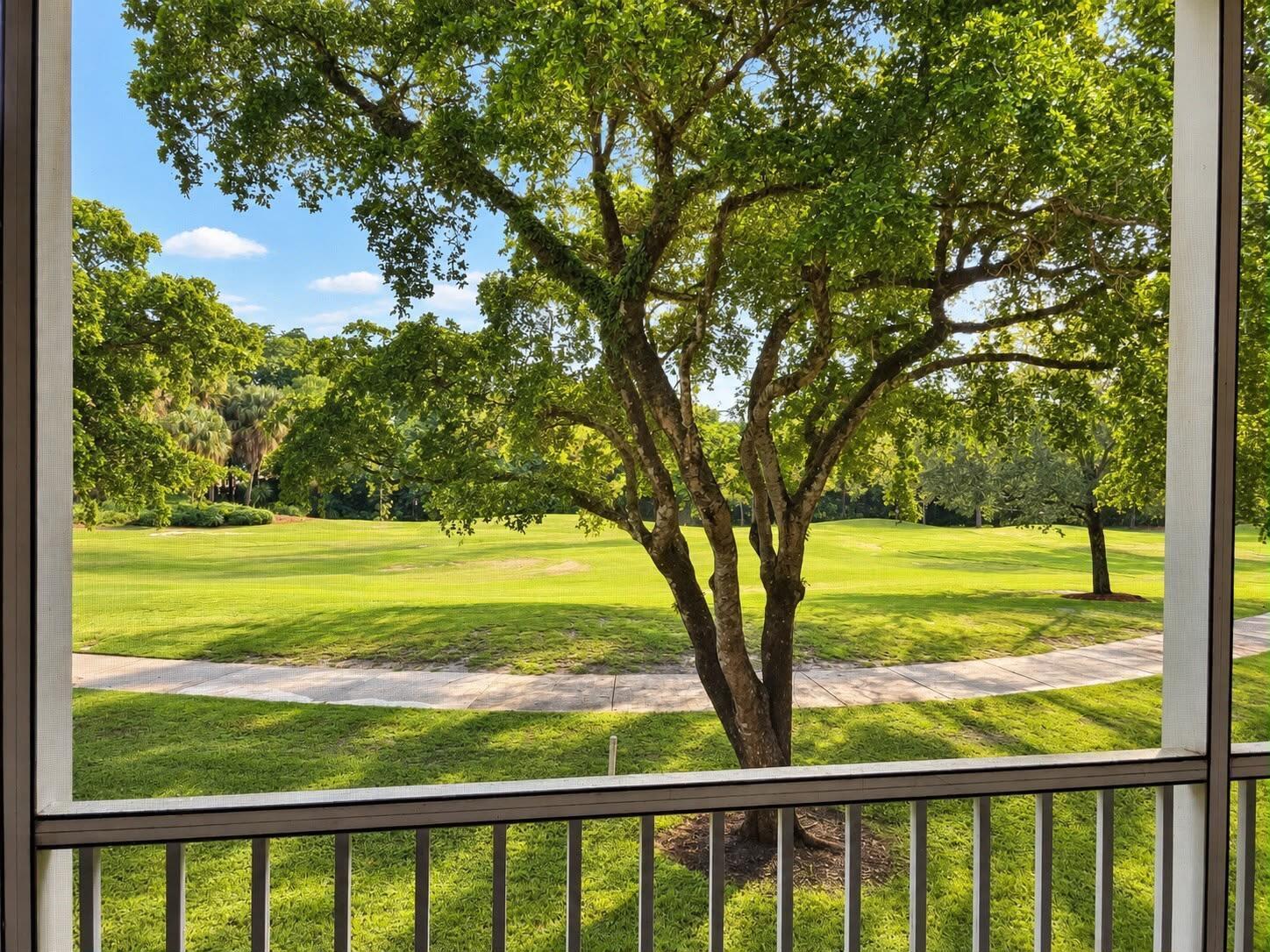 Listing photo 1 for 9470 TANGERINE Place Unit#203, Davie, FL, 33324