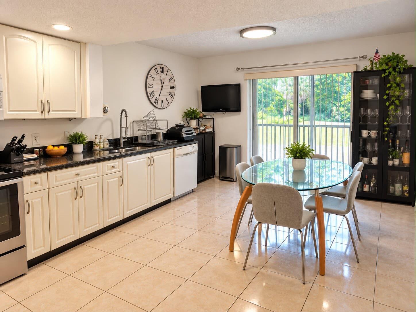 Listing photo 5 for 9470 TANGERINE Place Unit#203, Davie, FL, 33324