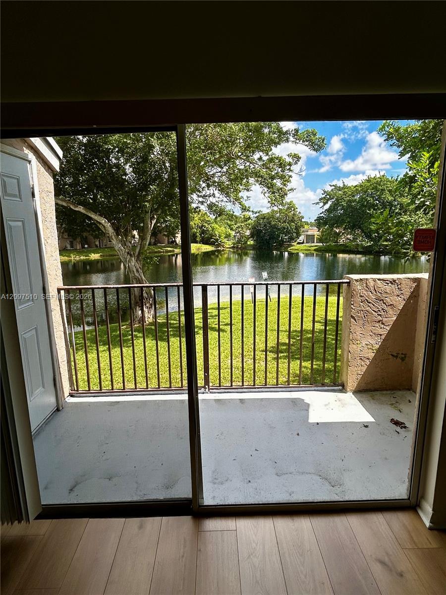 Listing photo 2 for 2151 NW 96th Ter Unit#15G, Pembroke Pines, FL, 33024
