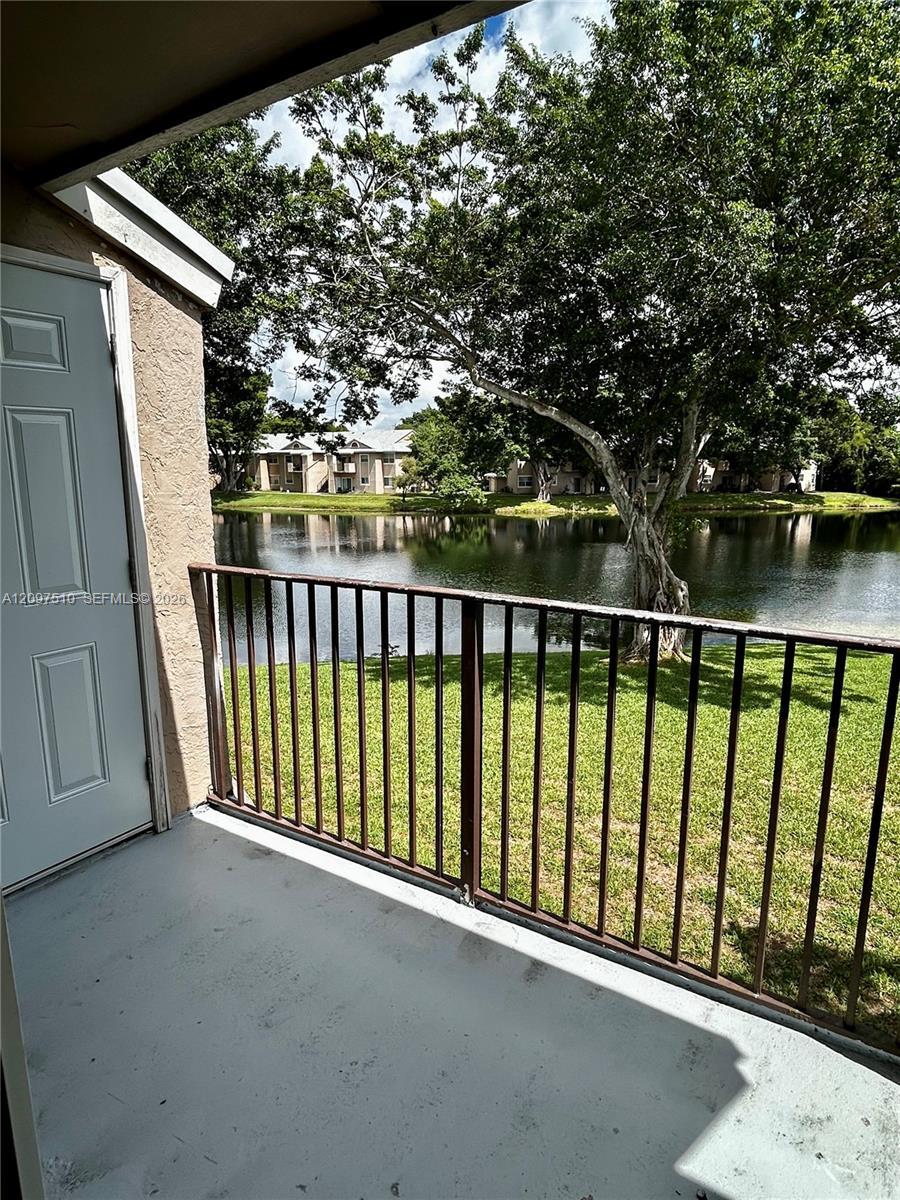 Listing photo 3 for 2151 NW 96th Ter Unit#15G, Pembroke Pines, FL, 33024