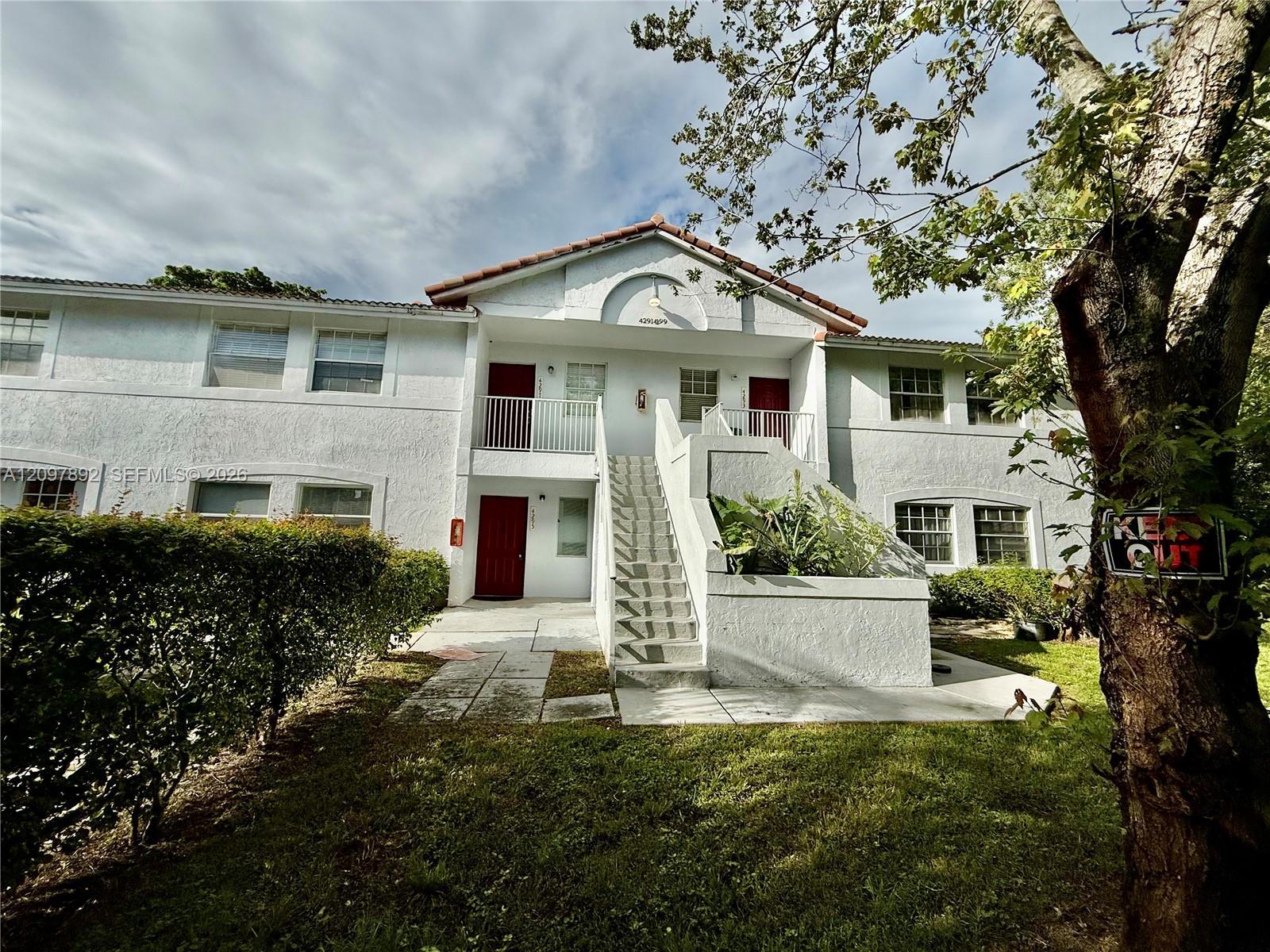Listing photo 1 for 4297 NW 114th Ter Unit#4297, Coral Springs, FL, 33065