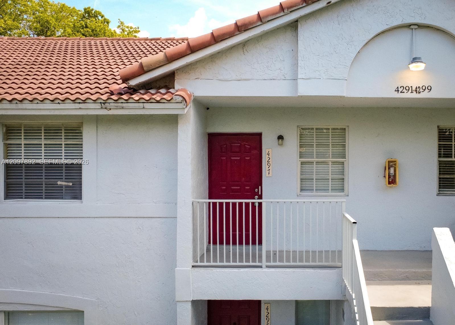 Listing photo 2 for 4297 NW 114th Ter Unit#4297, Coral Springs, FL, 33065