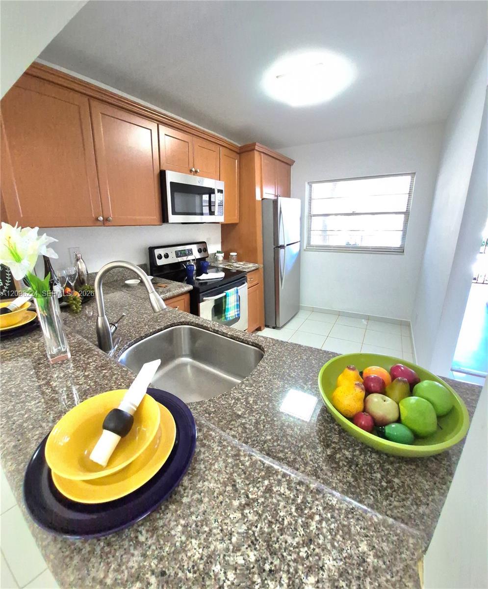 Listing photo 2 for 1931 Sabal Palm Dr Unit#203, Davie, FL, 33324